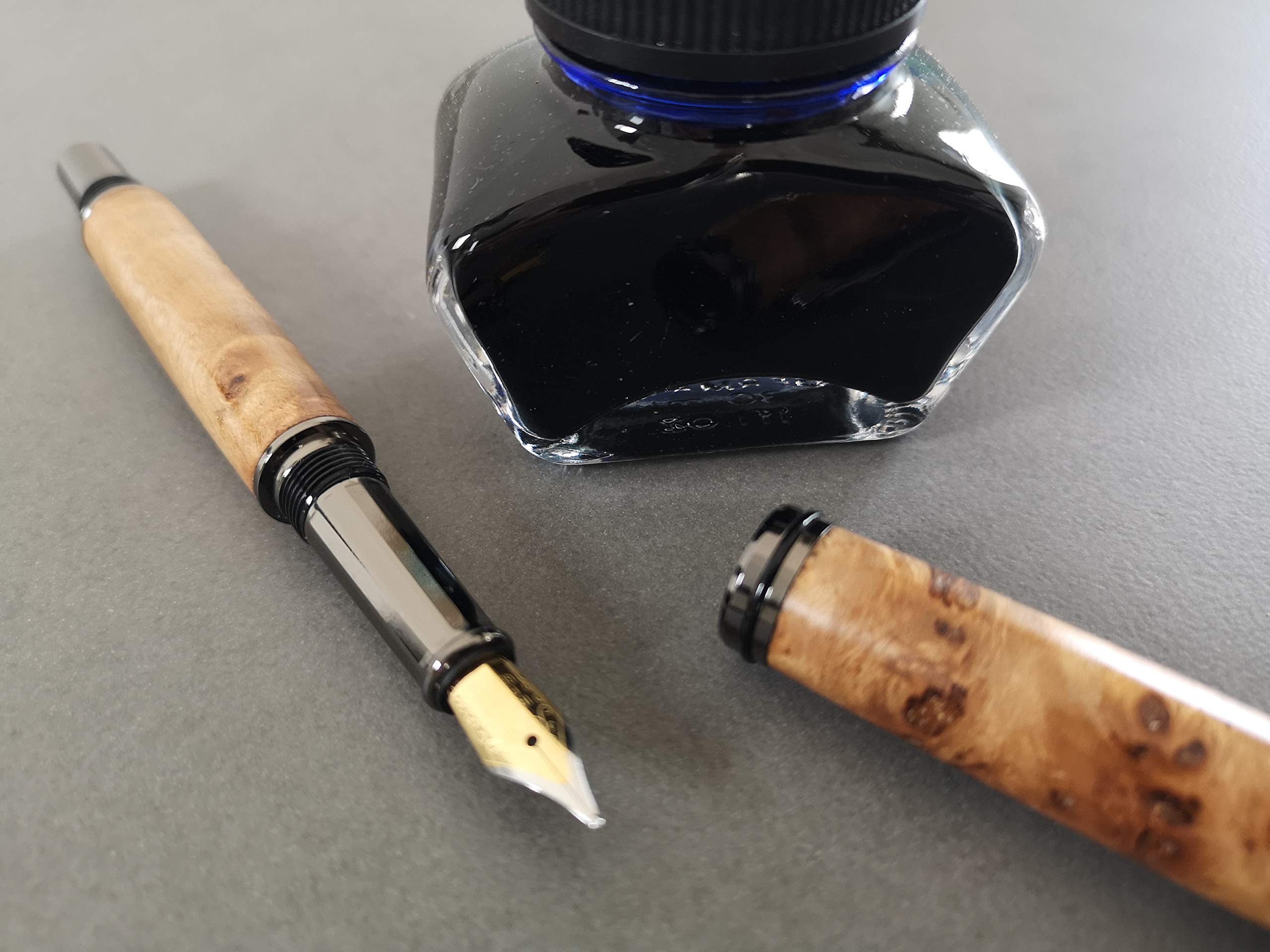Handgefertigtes Schreibset aus Echtholz | Geschenkset mit Füller & Kugelschreiber aus Edel Holz im Etui | Exklusives Business Geschenk Set für Mitarbeiter & Kunden (Mooreiche)