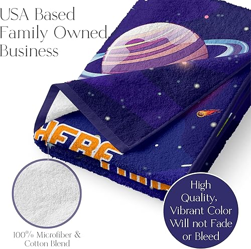 Miniatura 2 de Toalla de playa personalizada de astronauta espacial para niños con nombre personalizado, cohete colorido y planetas para niños o niñas, algodón