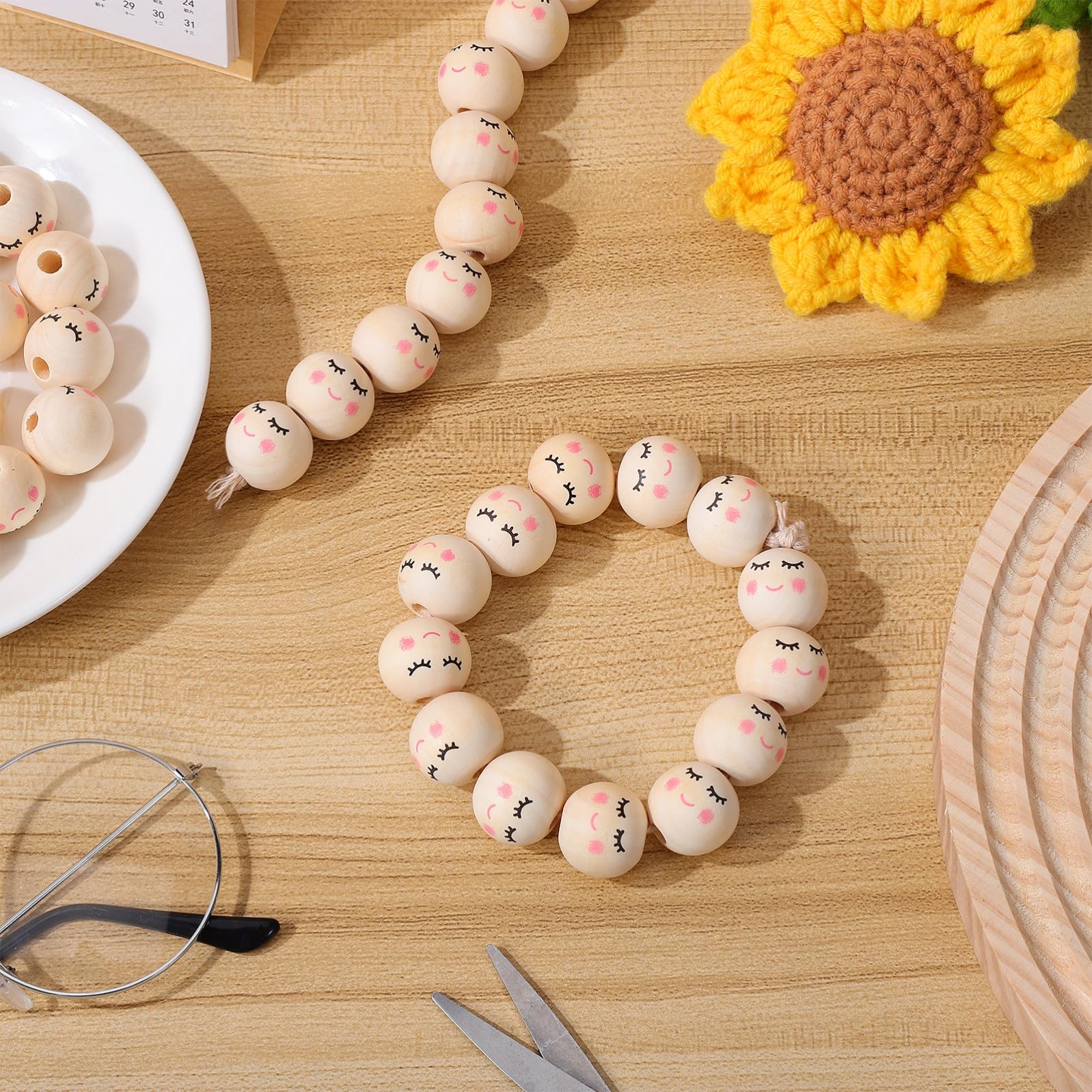Lurrose 250stücke Holzperlen Mit Gesichtsmuster Vielseitige Bastelperlen Für Schmuckherstellung Für Armbänder Halsketten Und Kreative Projekte