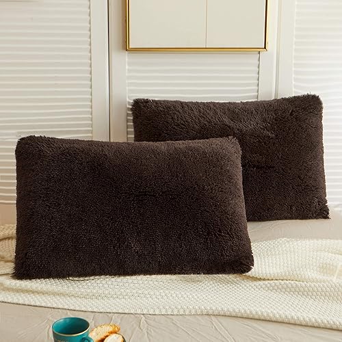 Miniatura 9 de LIFEREVO Paquete de 2 fundas de almohada de piel sintética esponjosas 18 x 18 pulgadas fundas de almohada decorativas de lujo para Navidad cierre de