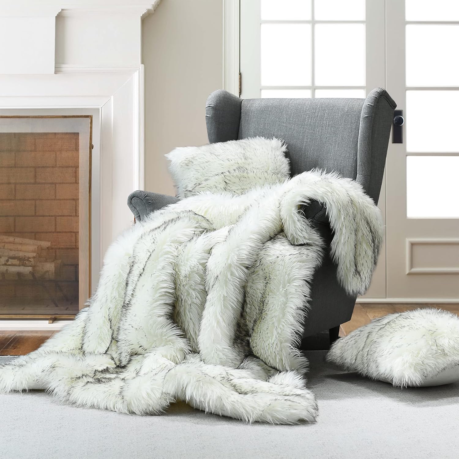 Luxurious Faux Fur Throw Blanket, Shaggy & Fluffy Throw Rug