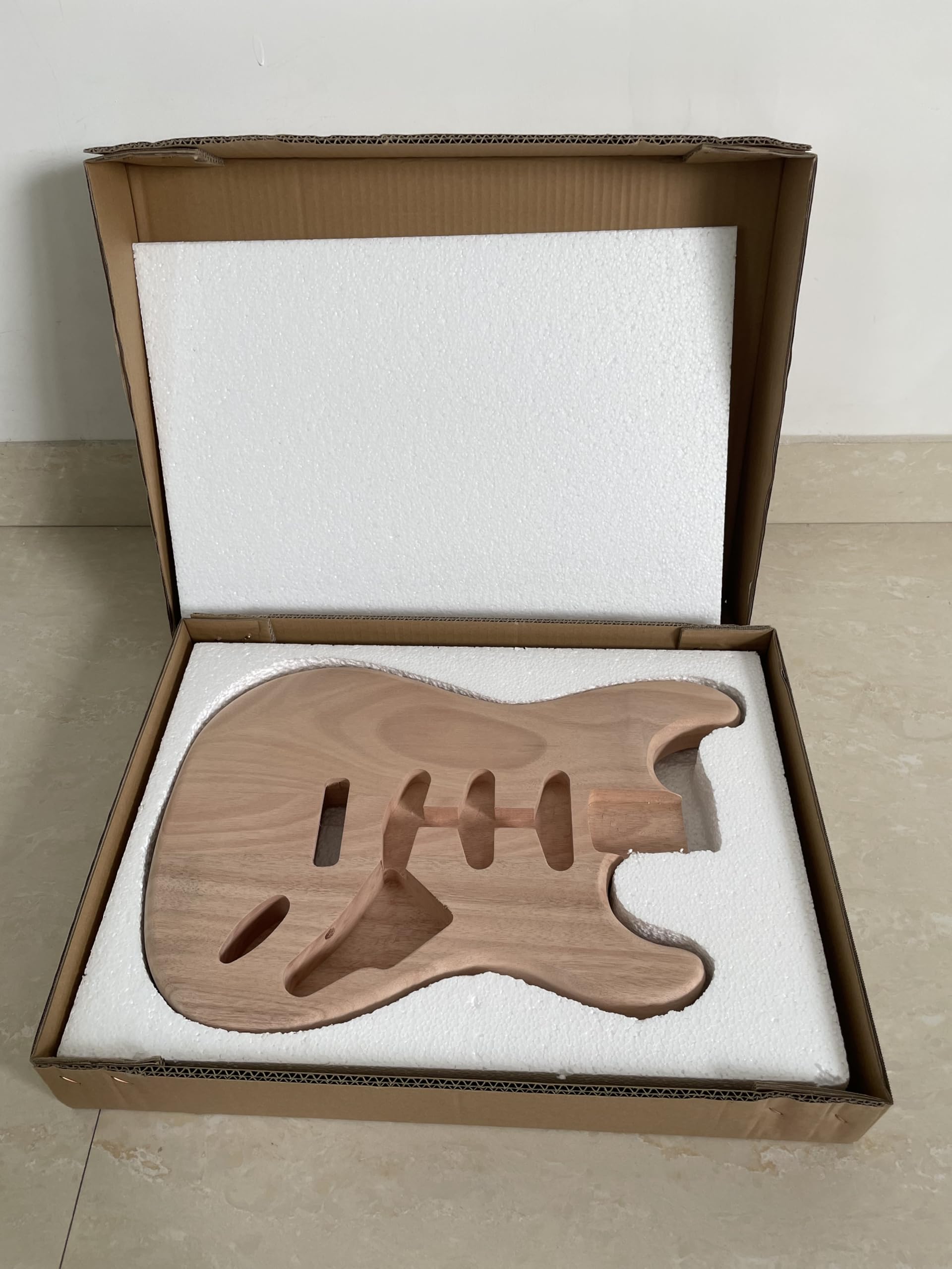Handcrafted Guitarr Body Mahogany Electric Guitarr Body Guitar Barrel Replacement Parts for DIY ST Style Guitarrs Unfinished Parts S-S-S pickups