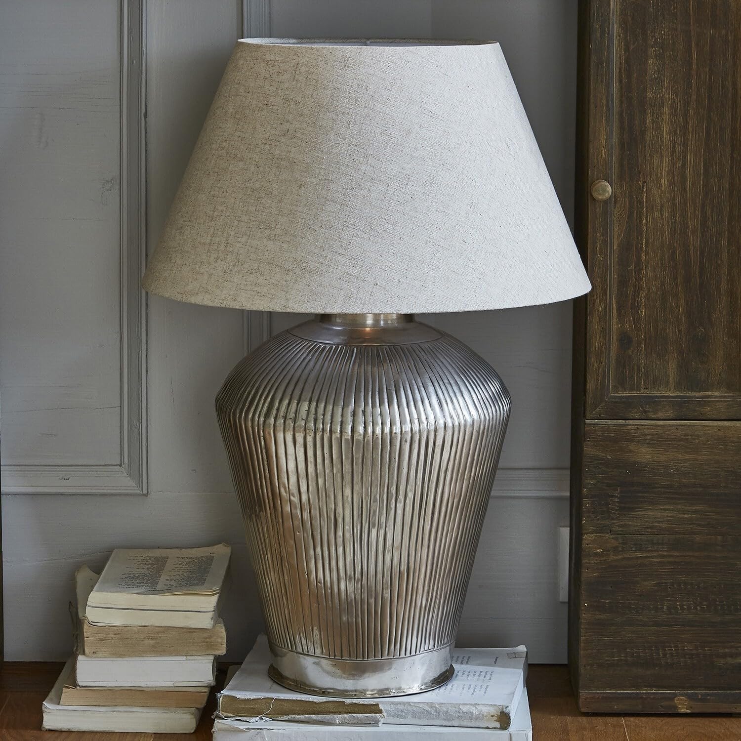 LOBERON Tischlampe Caulières, creme/antiksilber | Tischleuchte mit luxuriösem Flair, in Handarbeit veredelt, edler Material-Mix, Wohn-Accessoire, Baumwolle, Messing