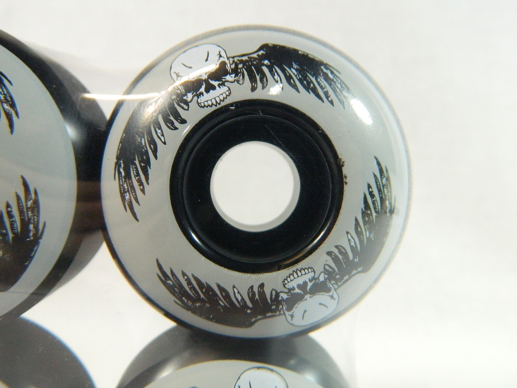 52mm x 31mm Pro Graphic Skateboard Wheels (Wing Skull Black)