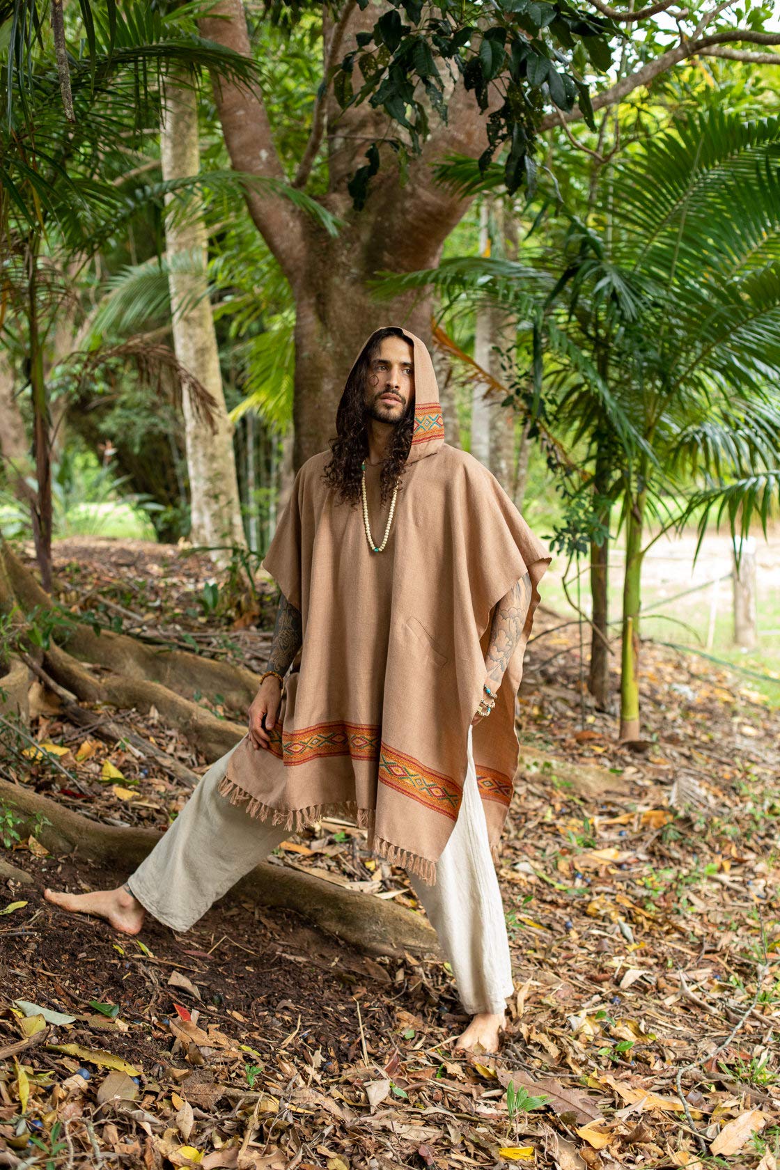 AJJAYA UPEKKHA Poncho con capucha marrón para hombre largo de lana de cachemir con bordado tribal, capucha grande, bolsillos, hippie, primitivo, gitano, boho