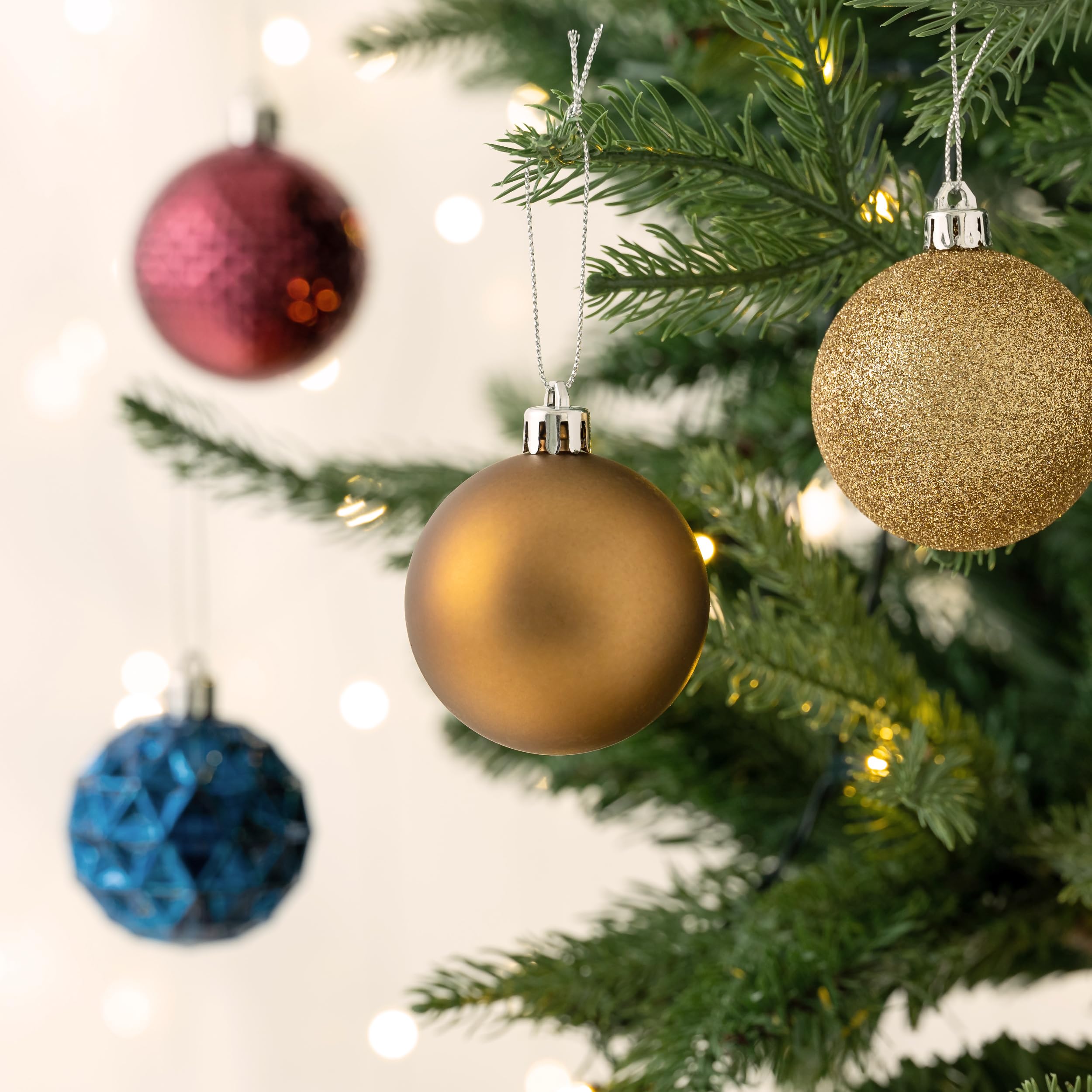 Valery Madelyn Lot de 50 boules de Noël incassables pour sapin de Noël en vrac, 6 cm, décorations à suspendre pour Noël, Saint-Valentin, Saint-Patrick, fêtes de Mardi Gras