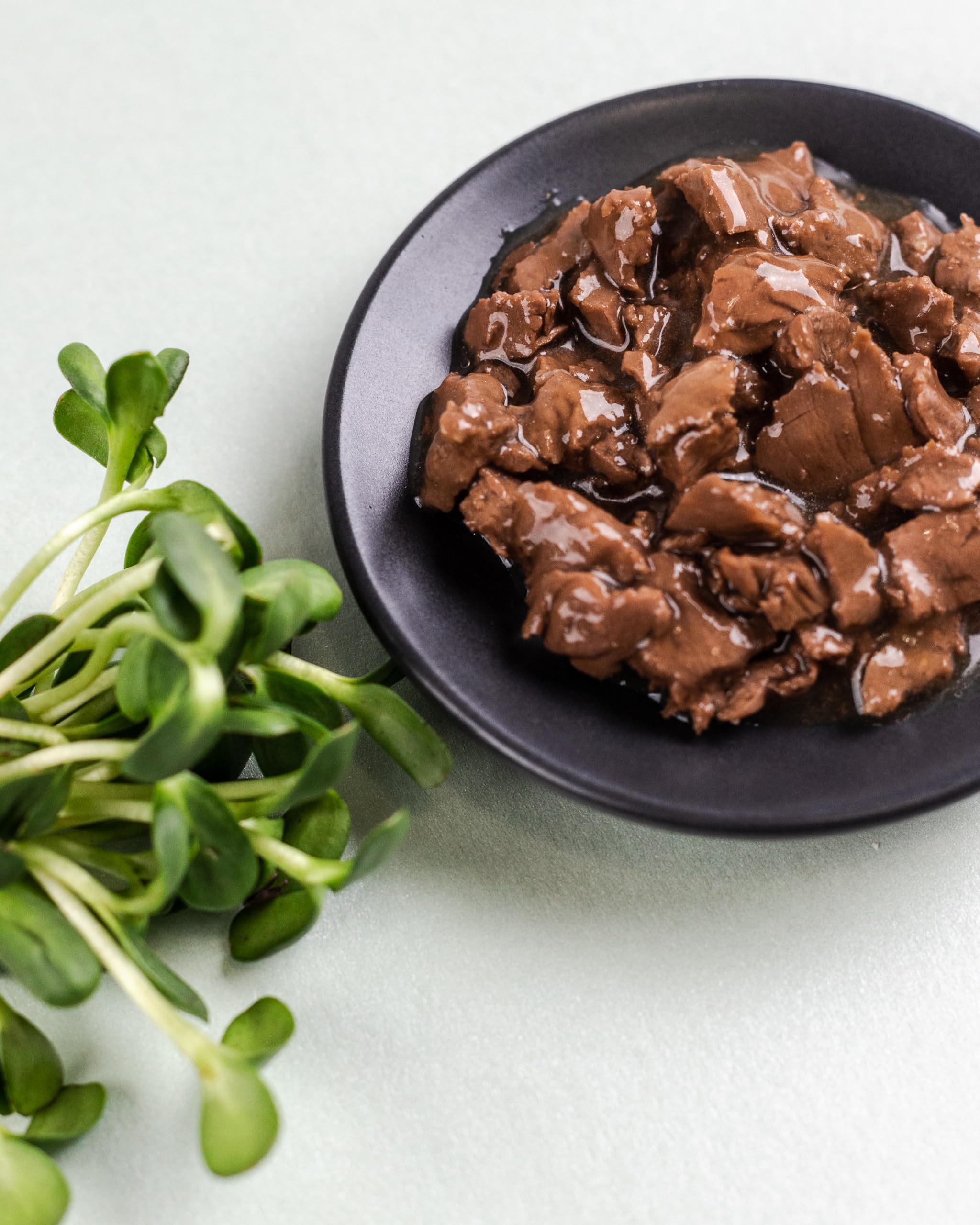 Savory - Katzenfutter Nass - Katzennassfutter - für Erwachsene Katze sterilisiert - Lamm & Preiselbeeren - Weiche Fleischstücke, mit Taurin, Vitamine E, D3, Zink - Nassfutter 48er-Pack (48x85 g)