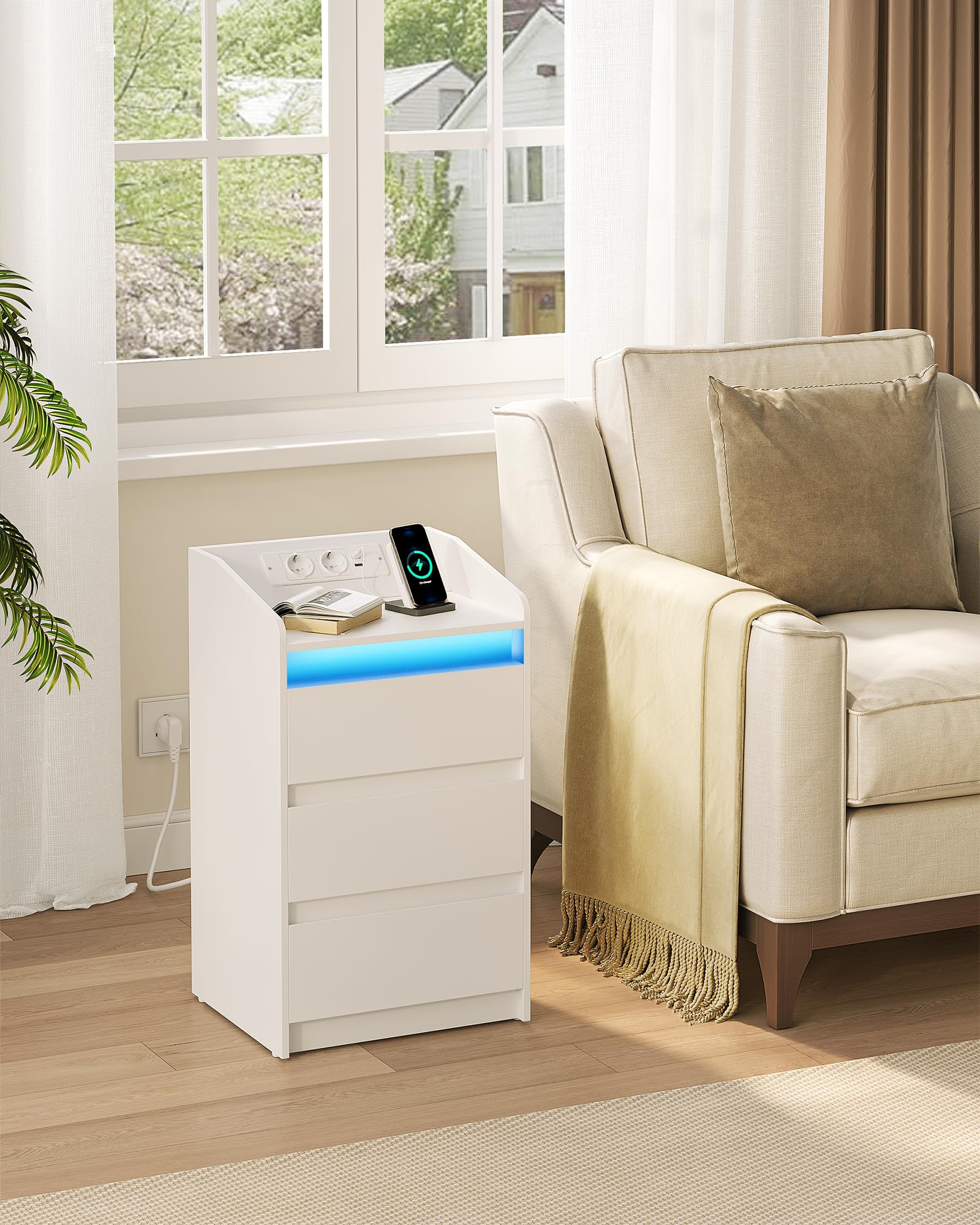 Hzuaneri Table de Chevet avec 3 Tiroirs, Table d'Appoint avec Station de Charge et LED, 2 Prises CA et 2 Ports USB pour Chambre à Coucher, Salon, Blanc NS40003X