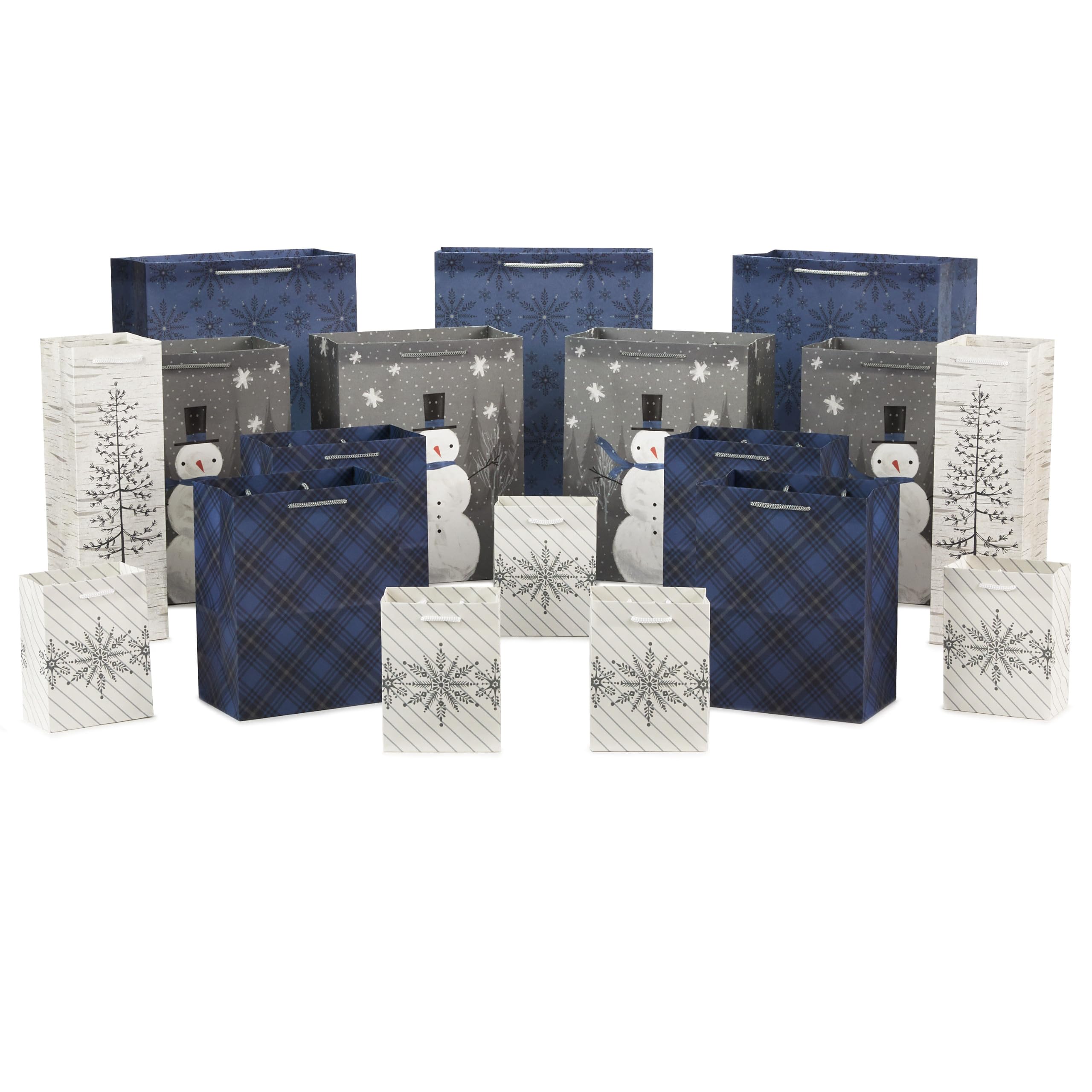 Hallmark Geschenktüten für Weihnachten, verschiedene Größen, 18 Stück, 5 kleine 12,7 cm, 4 mittelgroße 20,3 cm, 4 große 27,9 cm, 3 XL 35,6 cm, 2 Flaschentüten | Schneeflocke, Baum, Schneemann, kariert