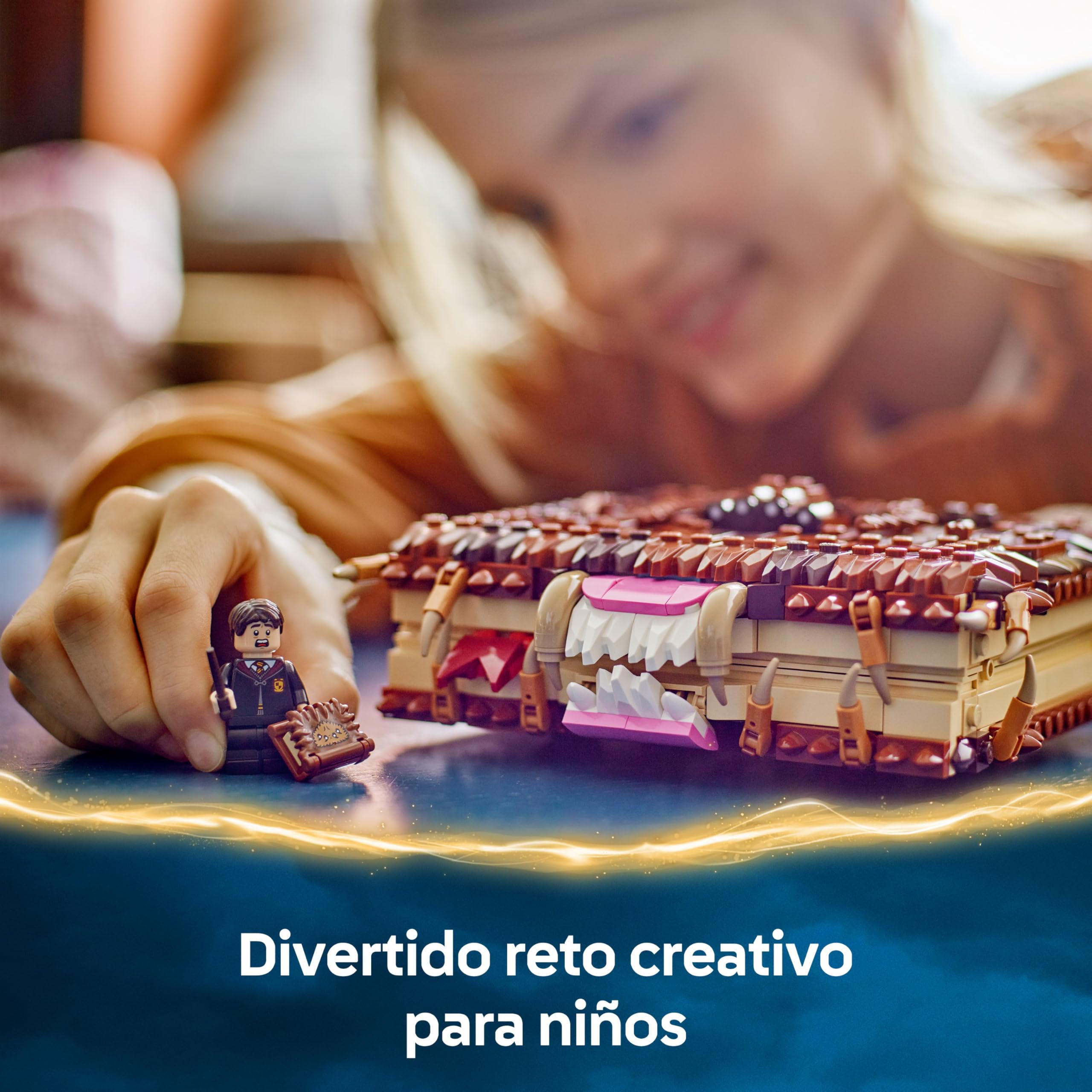 LEGO Harry Potter Monstruoso Libro de los Monstruos Mordedor con Función de Carga Manual para Abrir y Cerrar la Boca - Minifigura de Neville Longbottom - Regalo para Niñas y Niños de 9+ Años 76449