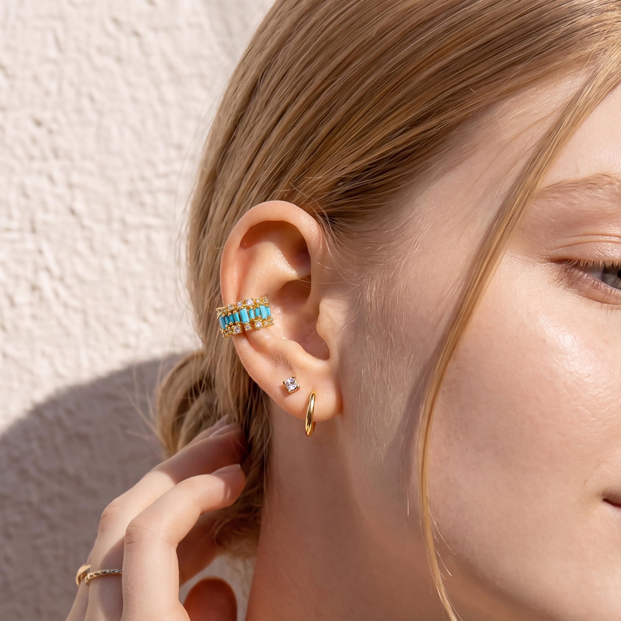 Goldene Ohrklemme für Frauen, 14 Karat vergoldet, einzelner, nicht durchbohrter Ohrring mit Mikro-Pavé-Zirkonia, verstellbarer offener Ohrclip für den täglichen Gebrauch und besondere Anlässe