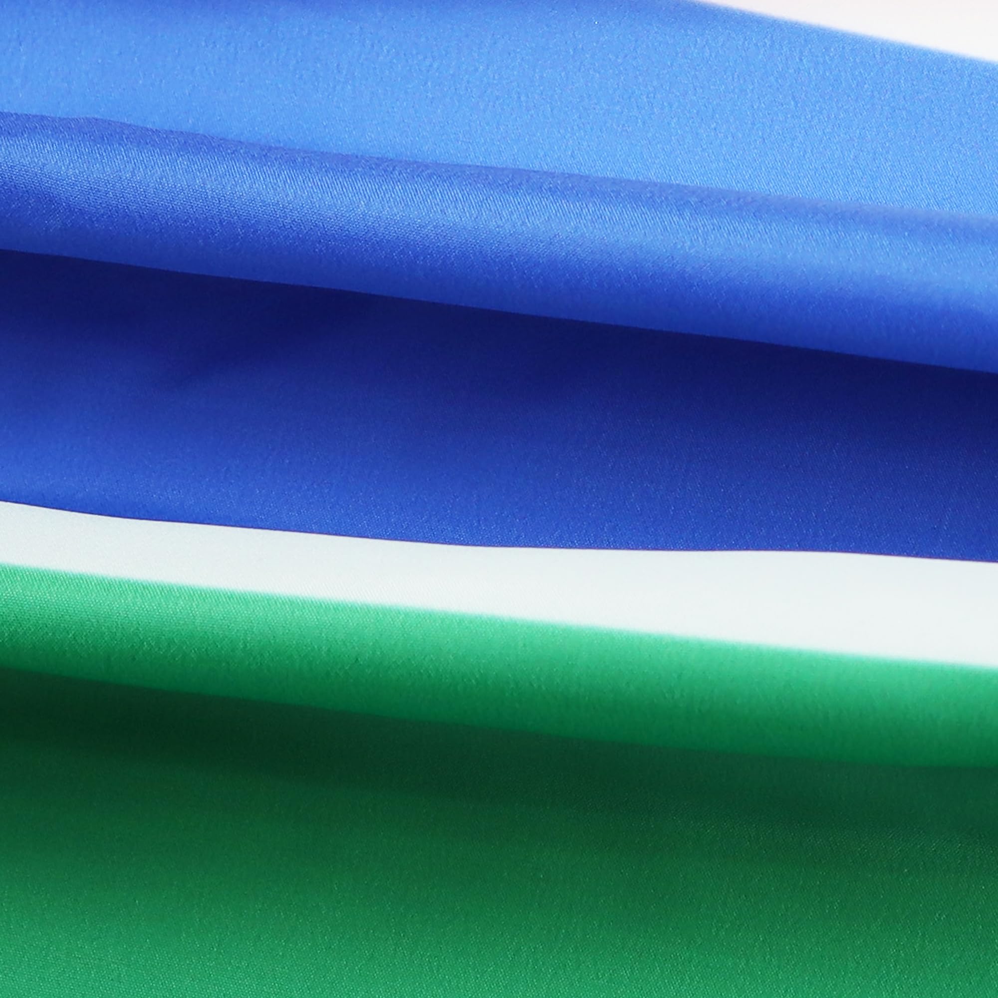 AZ FLAG AZ FLAG - Gambia Flag - 2x3 Ft - 100D Polyester Gambian Banner with Two Metal Grommets - Fade Resistant - Vivid Colors - 2' x 3' Feet - 90x60 Cm in use