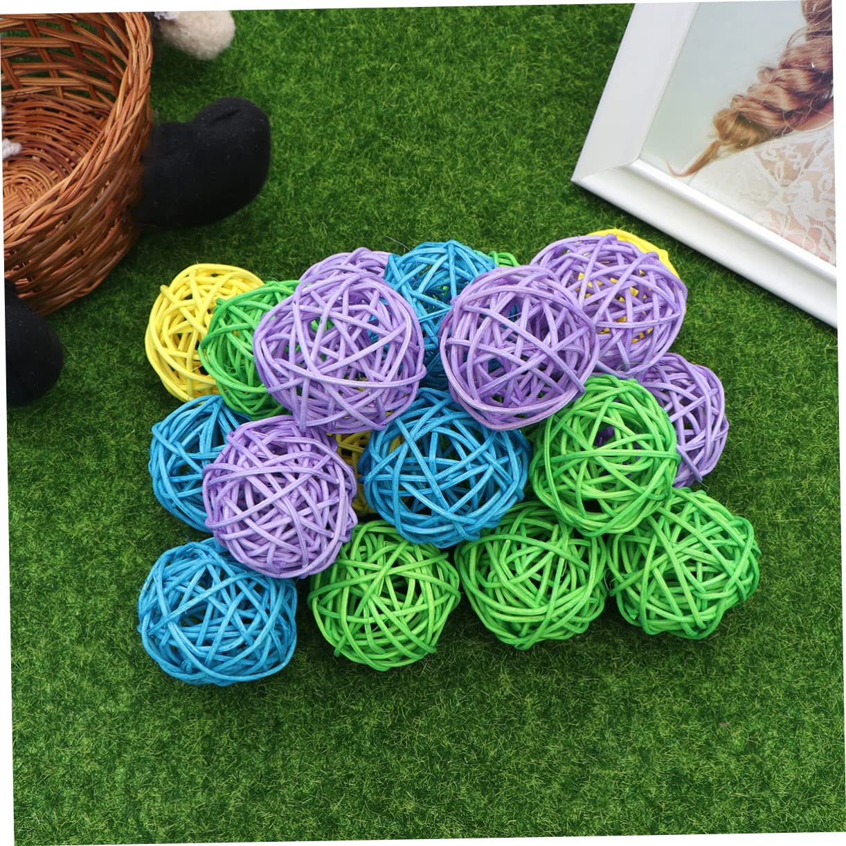 DOITOOL 60pièces Jouets à Mâcher Rotin pour Oiseaux Boules De Rattan Colorées pour Perroquets Et Petits Oiseaux Amusants Et Sains