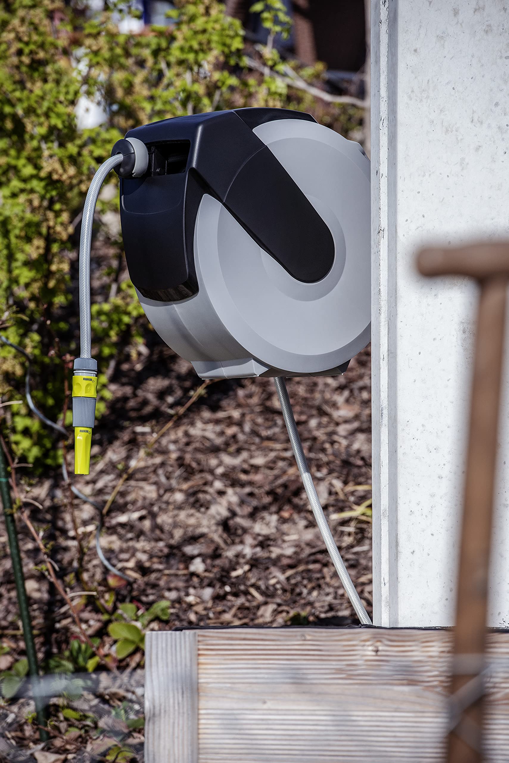 REHAU Tubo da parete con tubo da giardino da 35 m, con dispositivo di bloccaggio e avvolgimento, orientabile