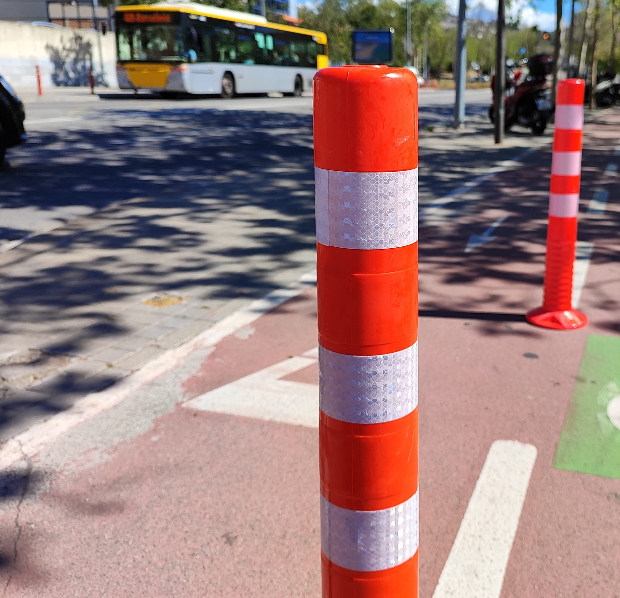 ADO - Pilona bolardo poste señalizacion trafico de plástico poliuretano naranja de gran frexibilidad para trafico (3- Pilonas)