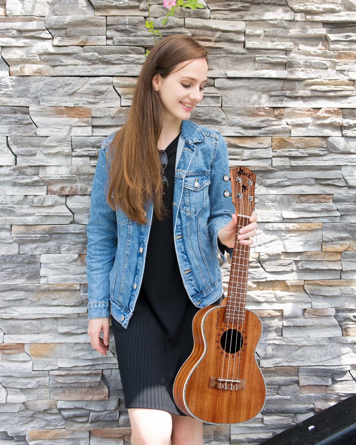 Winzz Ukulélé Concert Meilleure Sélection Wood KOA Ukulélé Trousse d'ukulélé de 23 pouces pour Débutant ou Professionnel avec Accessoires Optionnels - Mat Naturel