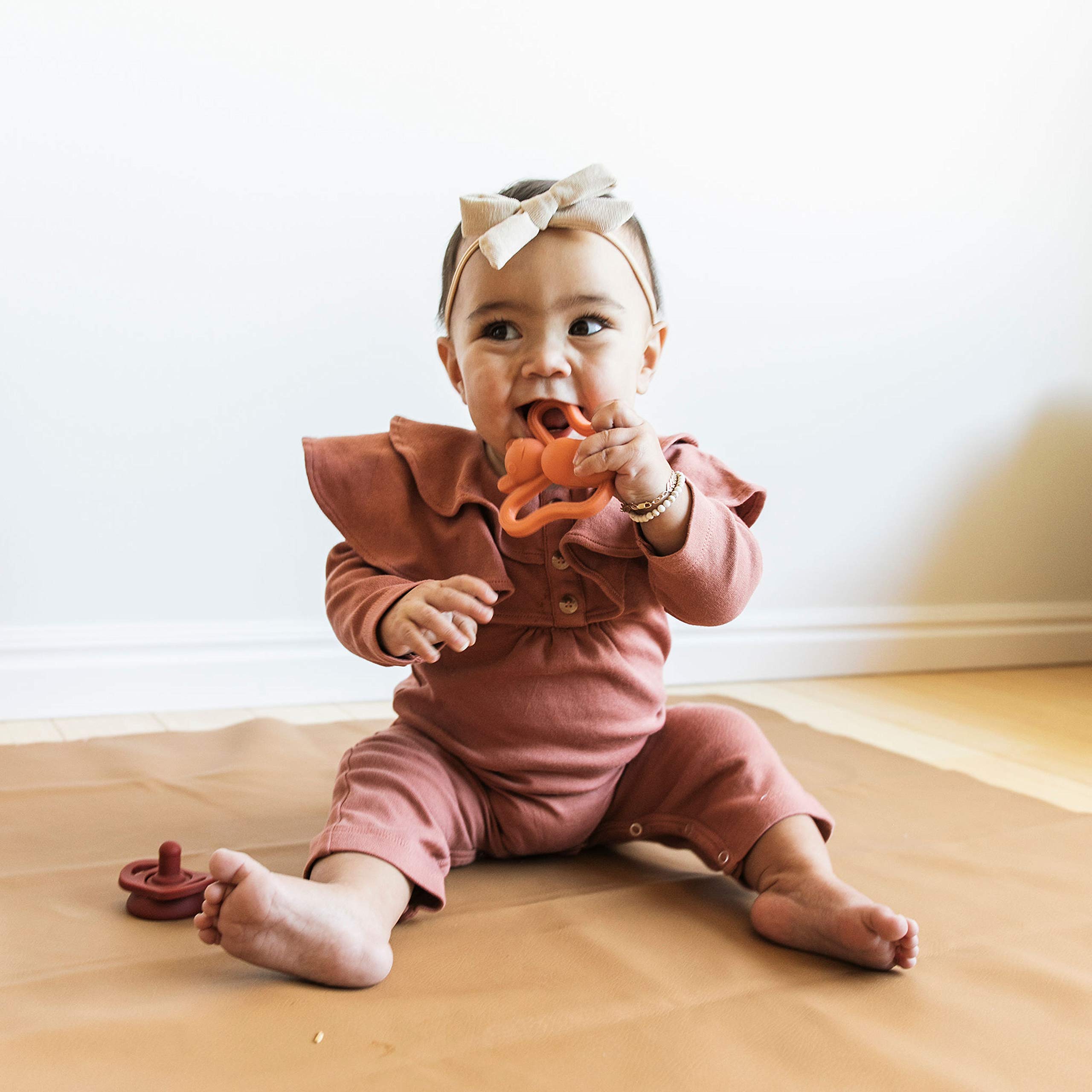 Doddle & Co. The Chew Butterfly Teether with Poppable Bubbles | Toddler Teething Fidget Toy for Baby | Enhaces Oral Fit & Easy to Hold & Grab | Helps in Development for New Born Babies | Pack of 1