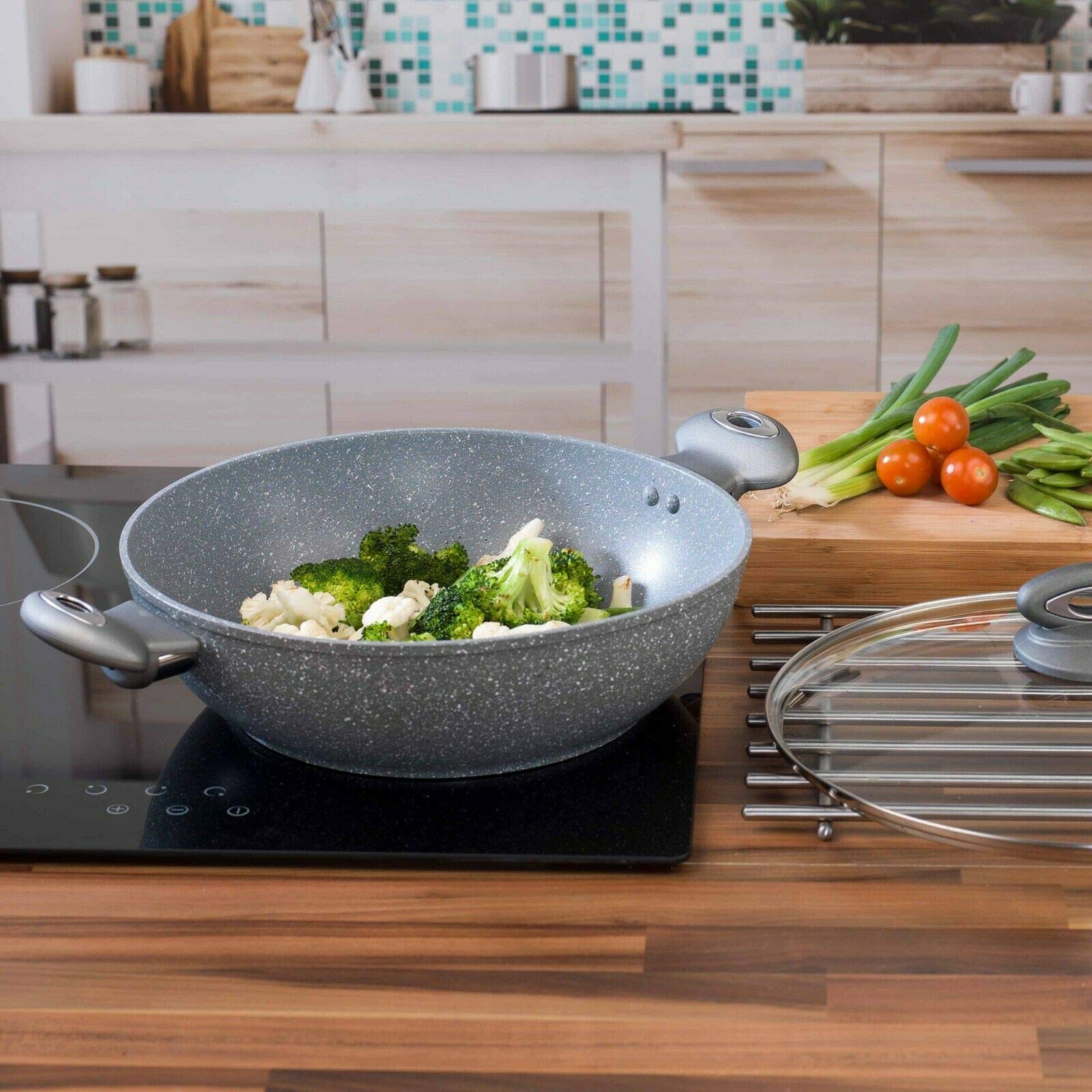 Salter BW02772G Wok De Cocina De Aluminio Forjado, 28cm, De La Colección Marblestone, Antiadherente, Apto Para Lavavajillas, Resistente Y Duradera, Mango Bakelite, Gris