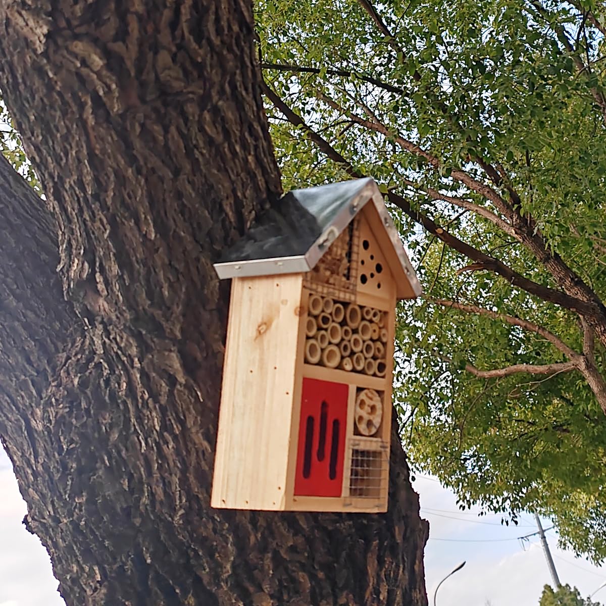 TIHOOD Natürliches Holz Hängendes Bienenhaus für Gärten Natur Holz Schmetterling Hotel für Biene, Schmetterling, Marienkäfer, Lebensraum, Bienenhotel Garten