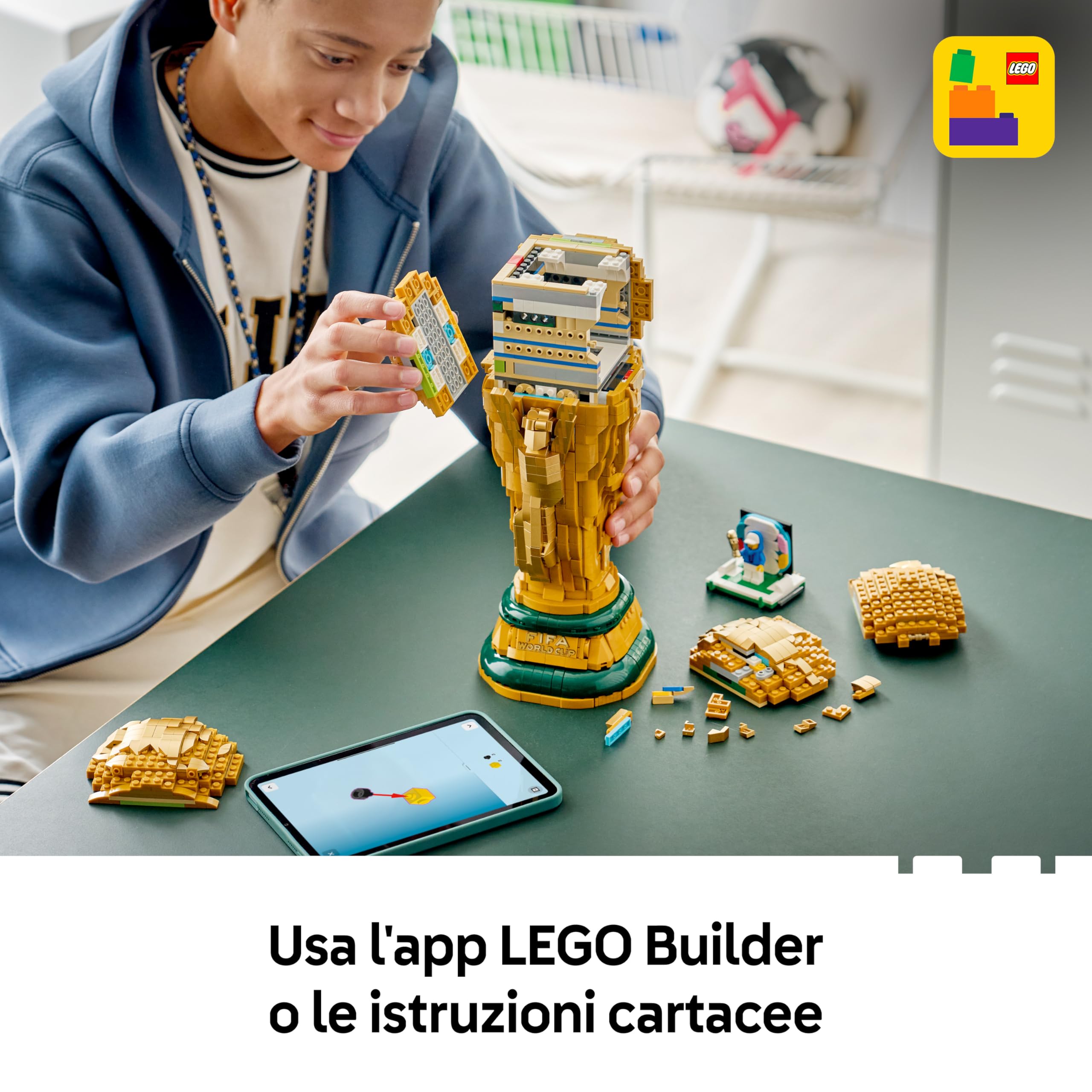 LEGO Editions Trofeo Ufficiale della Coppa del Mondo FIFA 43020 Kit di Modellismo Fai da Te 3D con Minifigure da Collezione