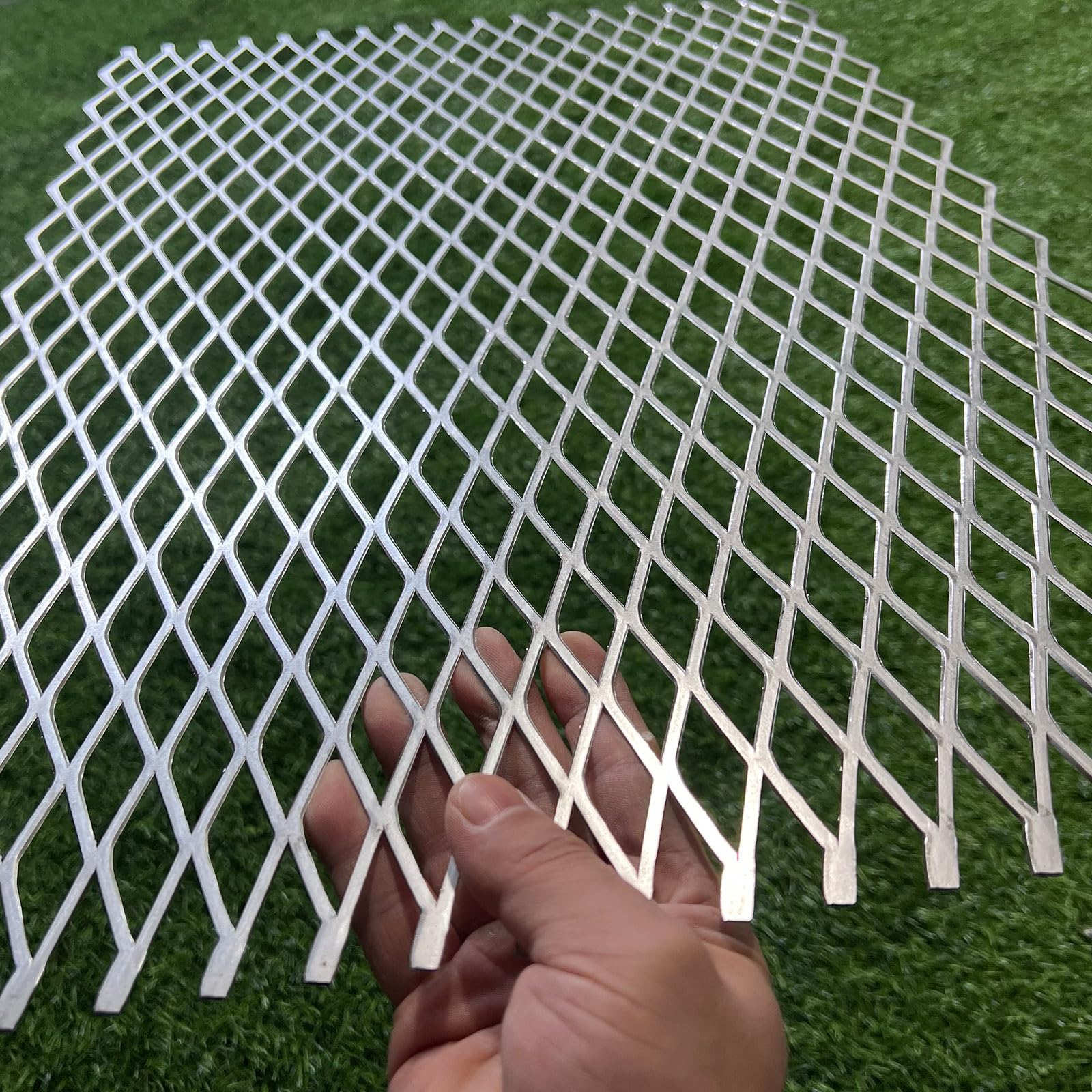 FengYoo 24"X16" 14 Gauge Expanded Metal Sheet Metal Diamond Mesh 0.6"X1.6" Expanded & Perforated Sheets Flattened-for Screen Door Grill,Window Security Grill Screen Door Protector