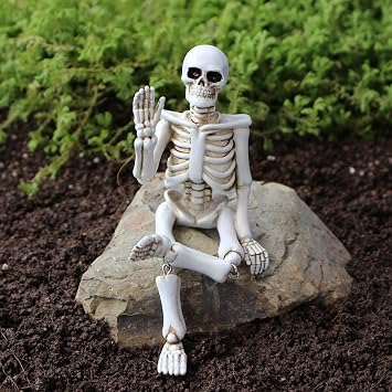 Halloween Skeleton Figurine Decoration, Full Body Skeleton Decoration, Resin Skeleton Figure for Halloween Spooky Home Decor Haunted House Decorations Party Favors