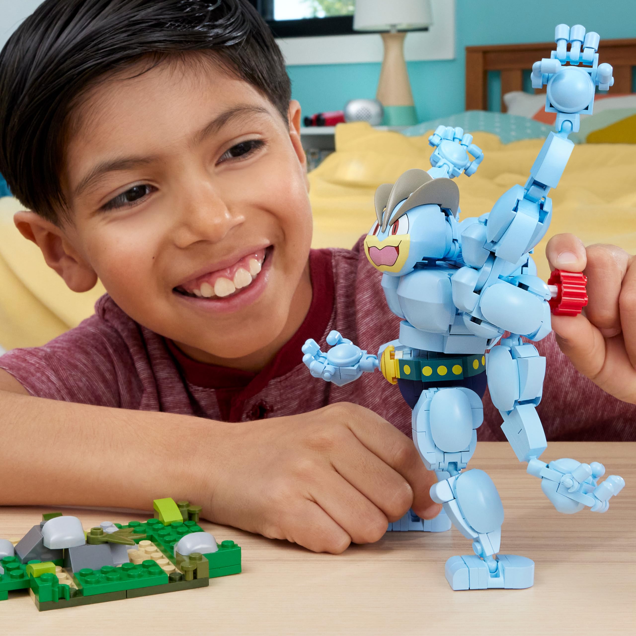 MEGA Pokémon - Machamp, personaggio da costruire con 401 pezzi, Pokémon snodato con articolazione completa, da esporre e collezionare, giocattolo per bambini, 8+ anni, HTH70