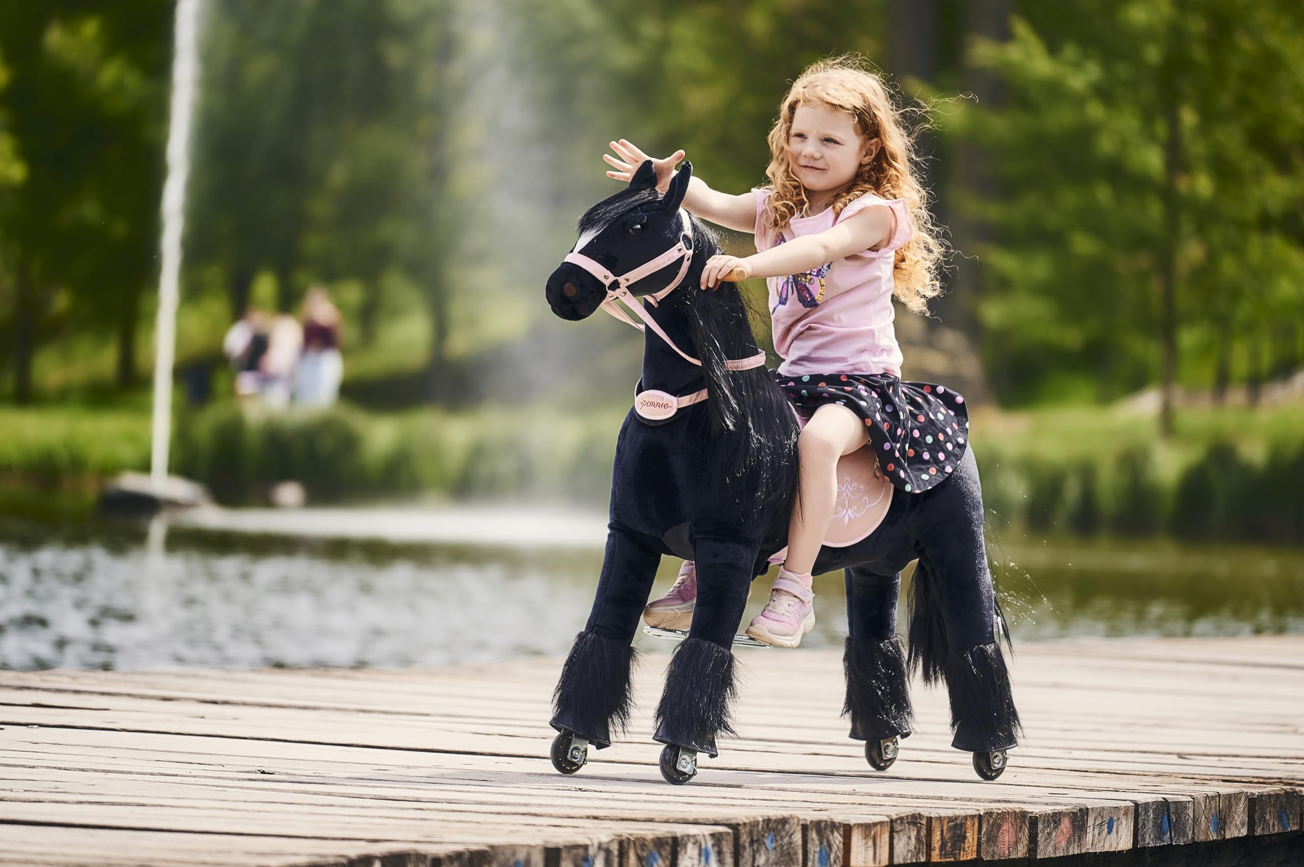 Ponnie - Ebony dziecięcy koń jeździecki, 5-12 lat, mechaniczny duży koń fryzyjski na kółkach, zdejmowane siodełko, Combable Mane, regulowane podnóżki