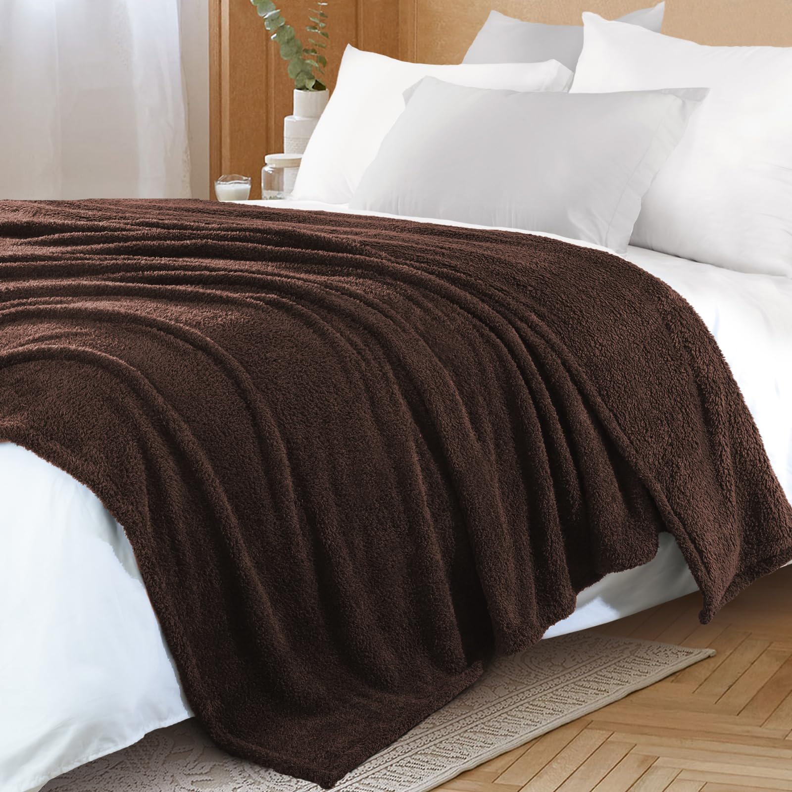 Exclusivo Mezcla Fleece Throw Blanket for Sofa Couch Soft Lightweight and Fluffy Bed Blankets - Image 4