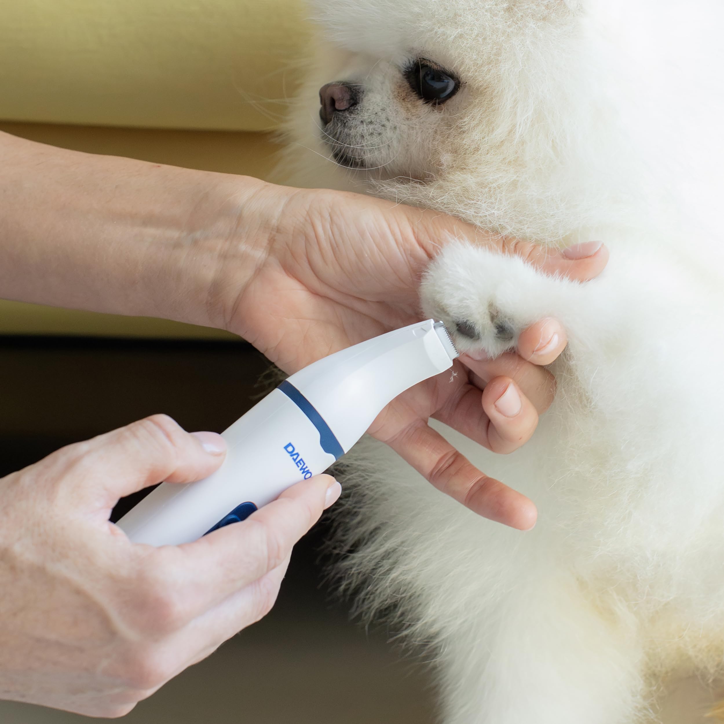 Daewoo - Tosatrice per Cani e Gatti 4 in 1, Kit Toelettatura con Rasoio per Cani e Lima per Unghie, Silenzioso, Testine Intercambiabili Lavabili, Lama in Acciaio Inossidabile, Batteria Ricaricabile