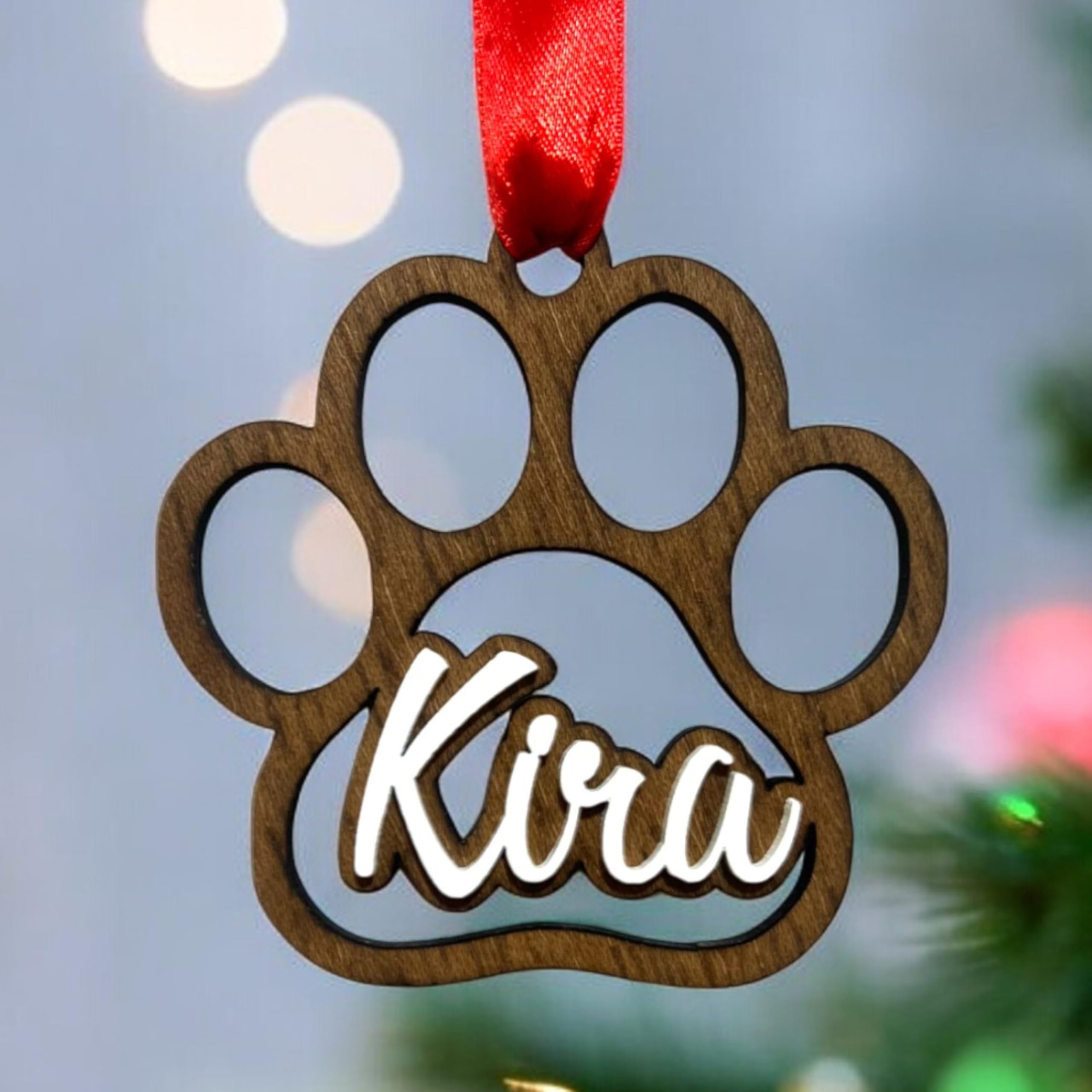 JR Maderas Bolas de Navidad Madera Personalizada con Nombre en Blanco - Adornos Navideño de Mascota - Ornamento - Decoración para el Arbol de Navidad - Esfera Grabada en Madera con Cuerda Incluida.
