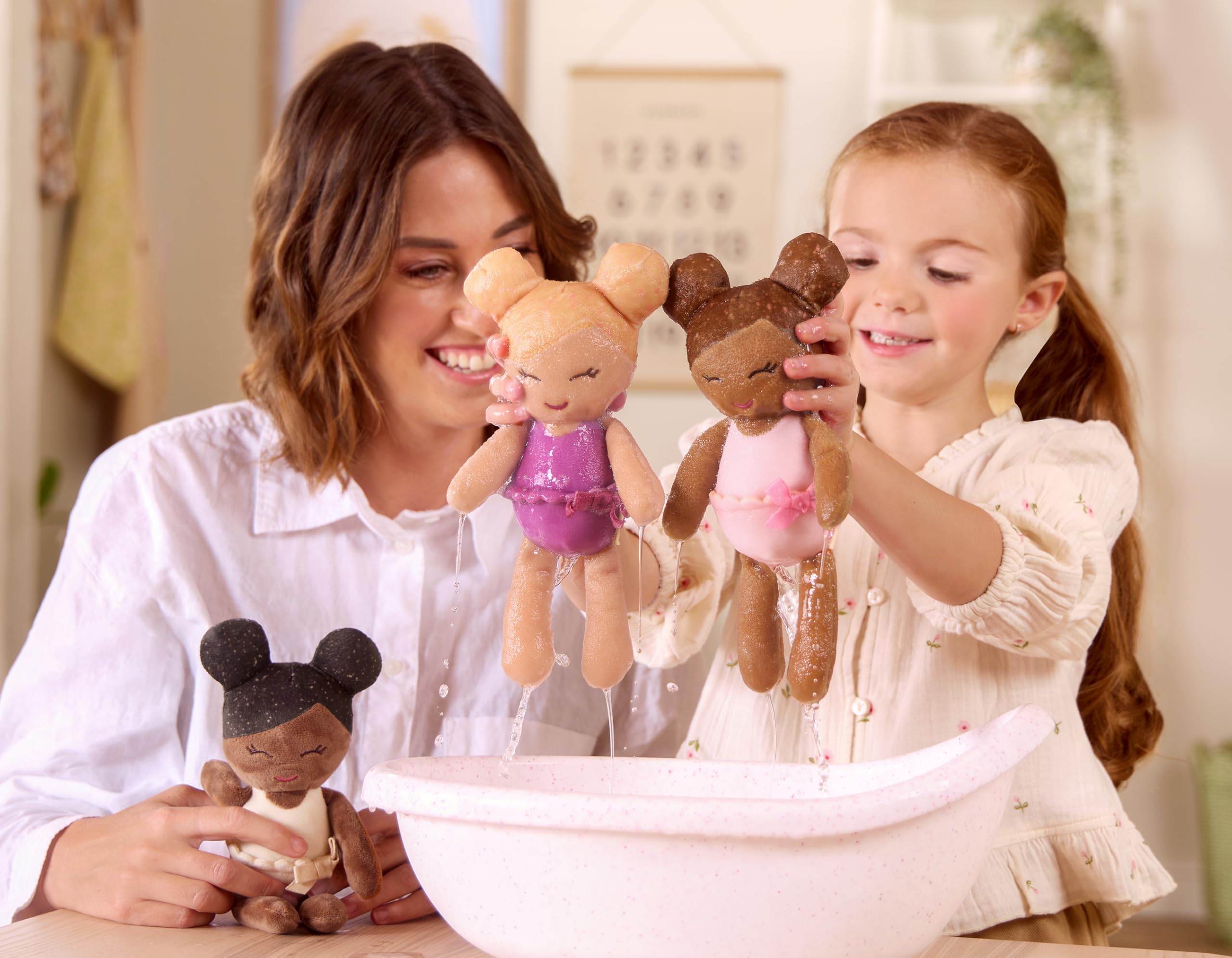 LullaBaby Zestaw 3 miękkich pluszowych lalek do zabawy w prawdziwej wodzie, kosz transportowy z uroczymi wycięciami w kształcie gwiazdy, zestaw symulacyjny, zabawki do kąpieli dla dzieci od 2 lat