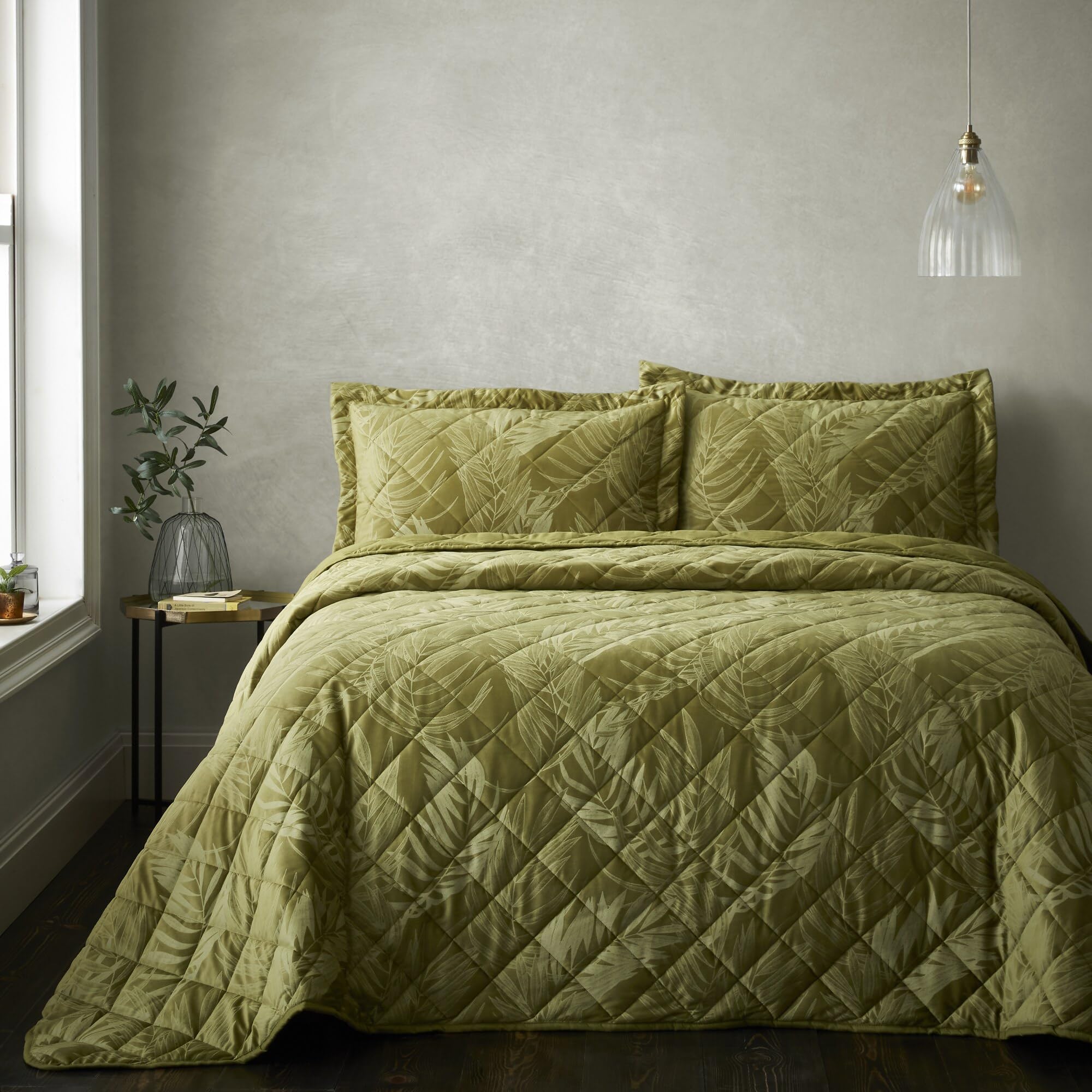 Portfolio Home Olive Woburn Botanical Leaf Quilted Bedspread With Pillow Shams Bed Throw Set 254 X 254Cm