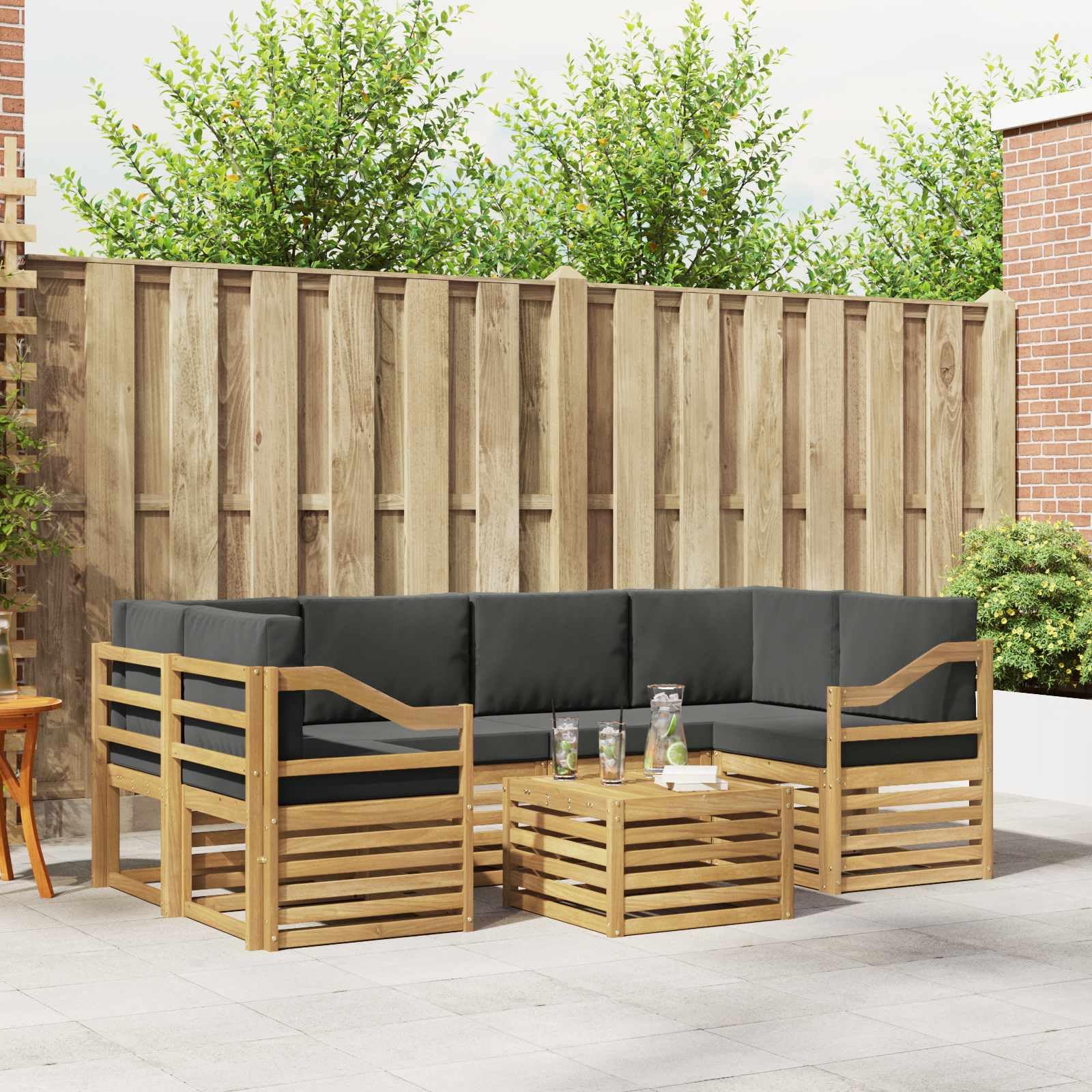 Outdoor-Sofagarnitur 7-teilig Weiß Anthrazit Polyester mit Akazienholz, wetterbeständig, modulare Sitzgruppe für Garten Terrasse mit Tisch, Sofas, Armlehnen und Kissen
