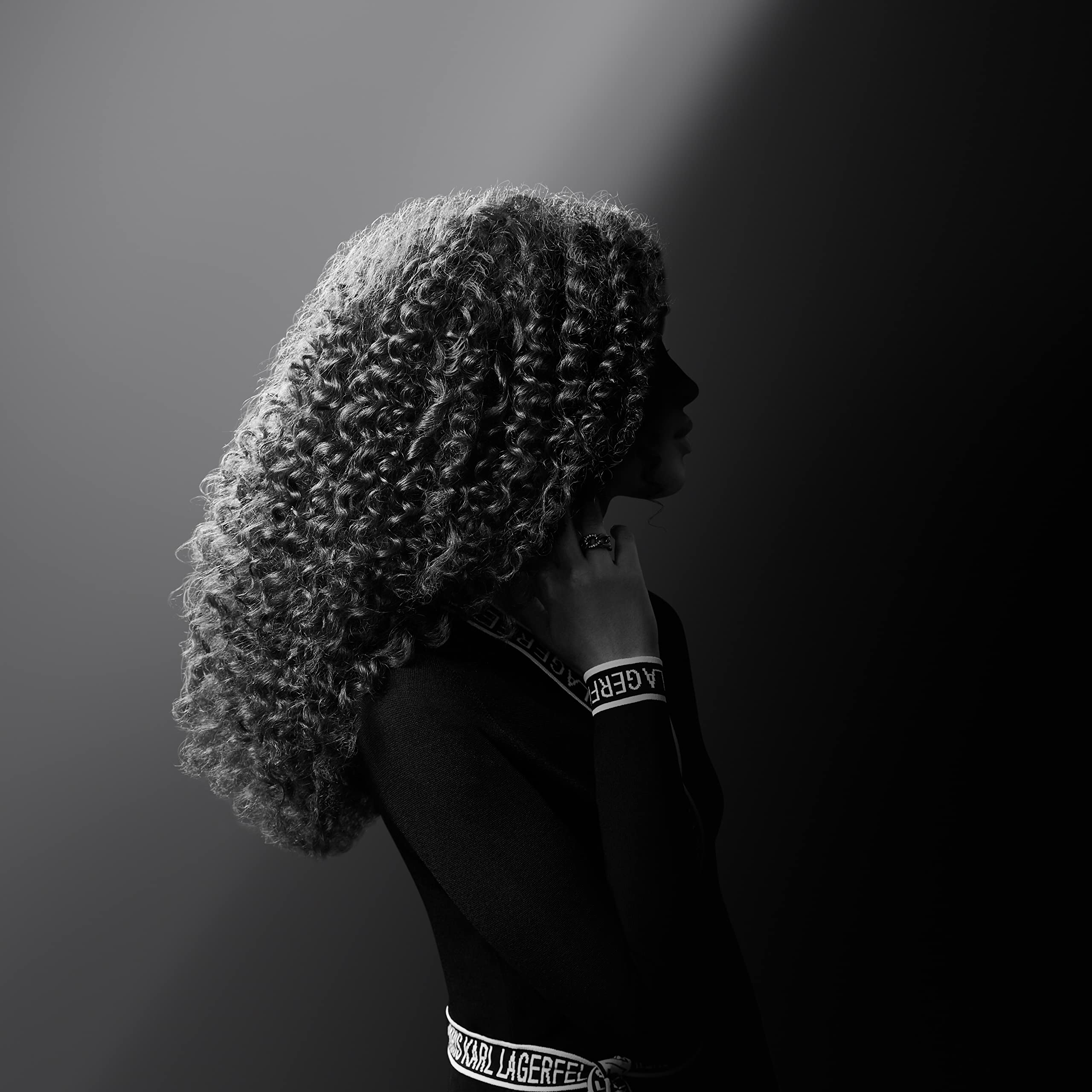 Rowenta x Karl Lagerfeld CF311L Curls Forever Lockenstab | extra-schmaler 10 mm Durchmesser | konstante 180°C | lang anhaltende Ergebnisse | Keratin & Glow Beschichtung | Schwarz/Rot