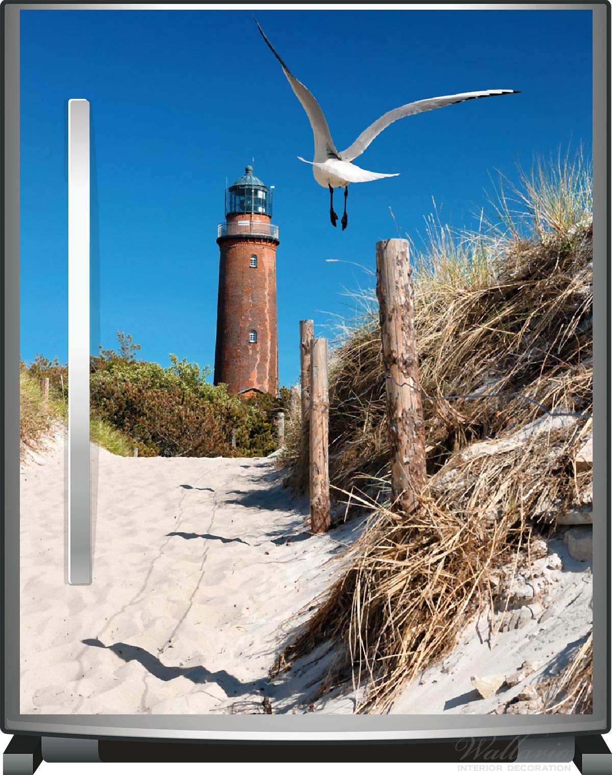 Wallario Sticker/Aufkleber für Kühlschrank/Geschirrspüler/Küchenschränke, Selbstklebende Folie - 60 x 80 cm, Motiv: Möwe am Strand mit Leuchtturm