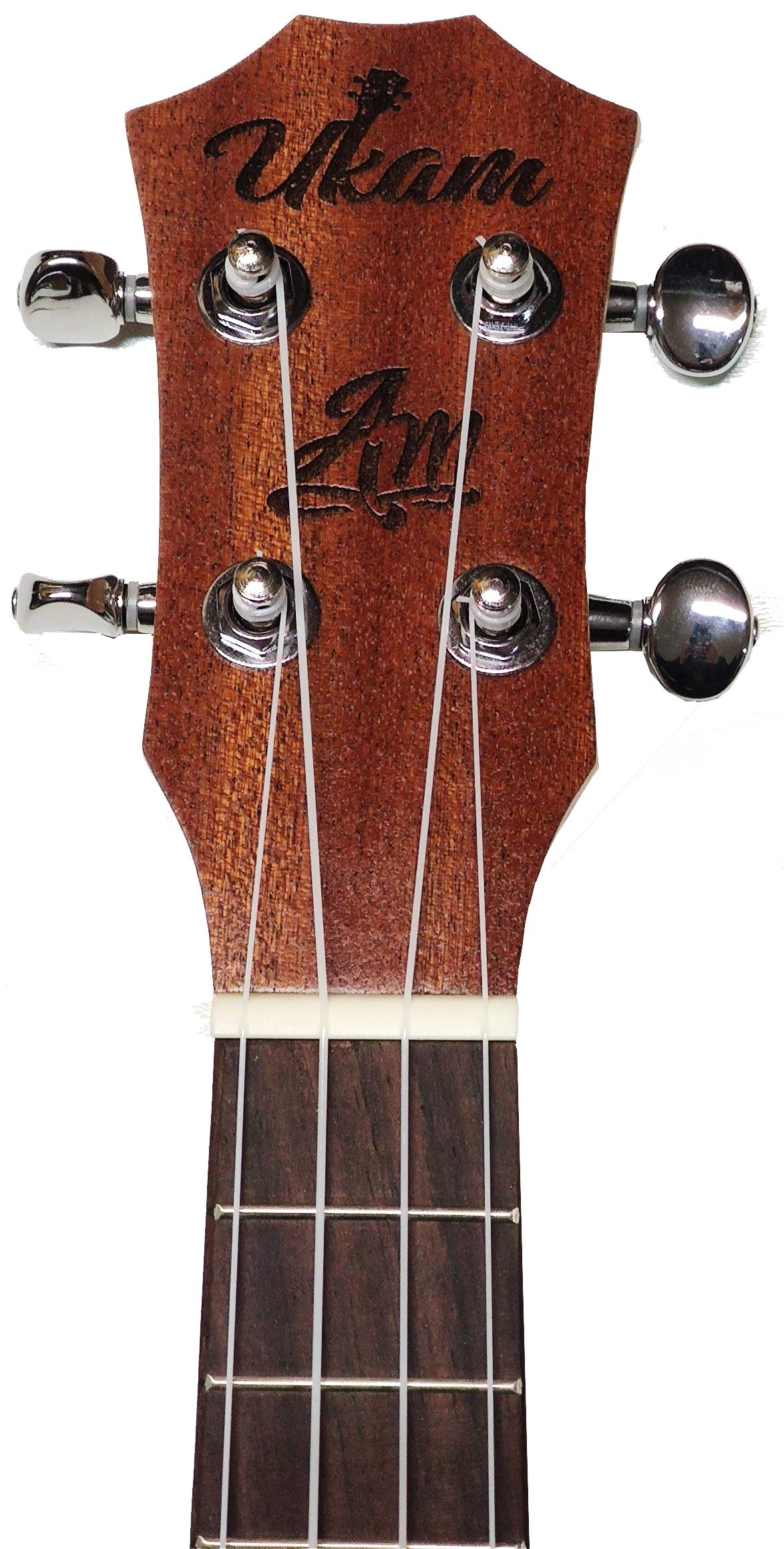 Ukulele Soprano 21" Abete UKAM mod.AM-300, con accordatore a pinza, capotasto speciale ukulele, custodia imbottita con tracolla, set di corde extra e plettri.