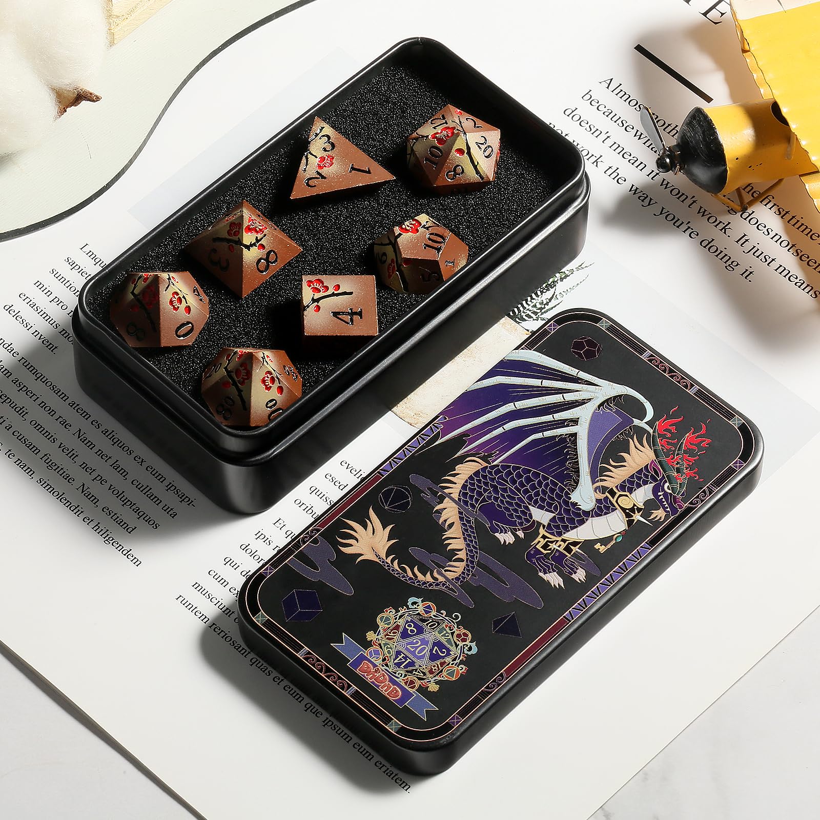 DNDND - Juego de dados de metal DND, 7 piezas de flores metálicas D&D con hermosa caja de regalo para juego de mesa de Dungeons and Dragon de D&D (marrón y crema)