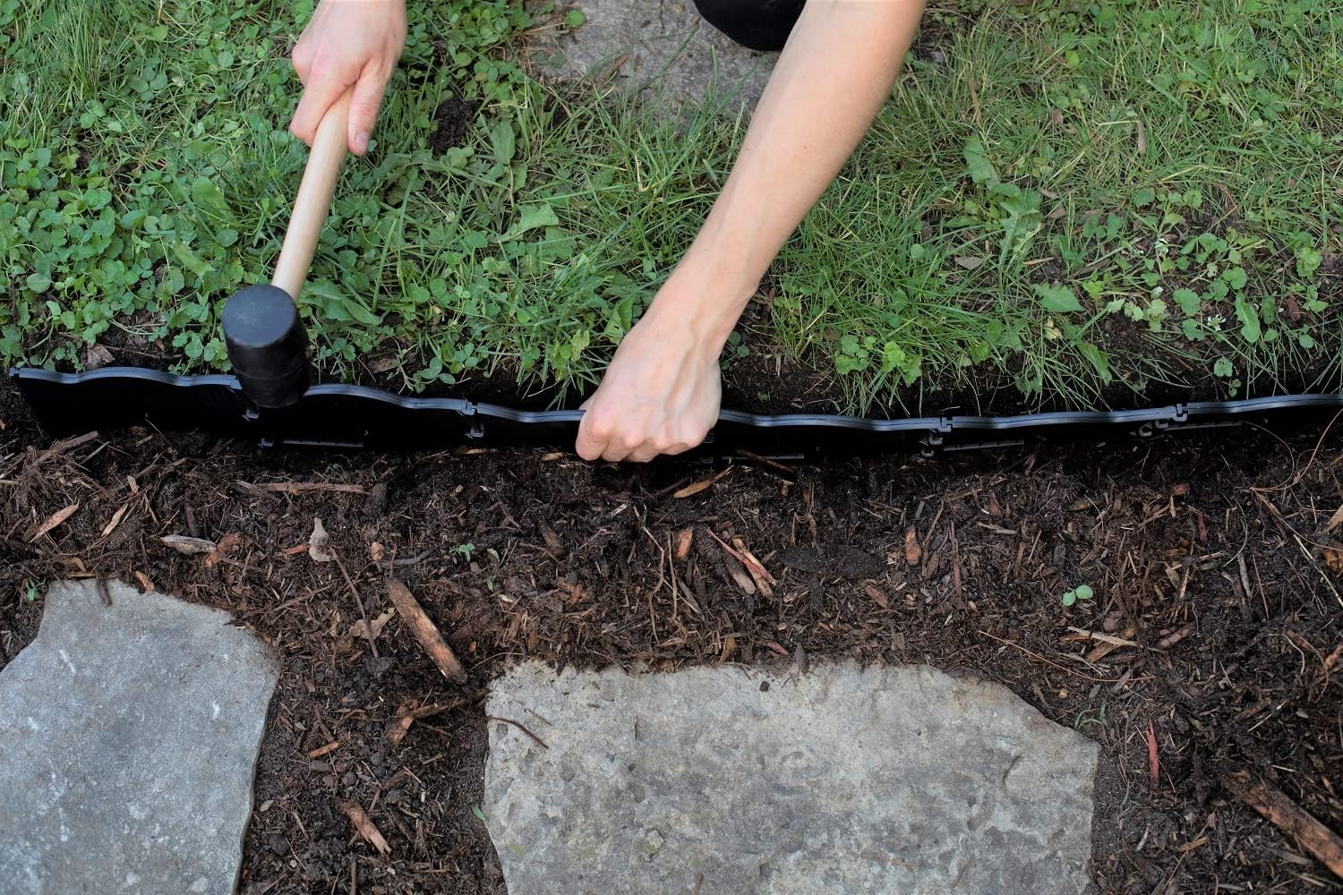 Master Mark Dig-Free Poundable Pound-In Landscape Edging, Garden Edging Border, Decorative Scallop Plastic Lawn Edging, 20 ft Coverage