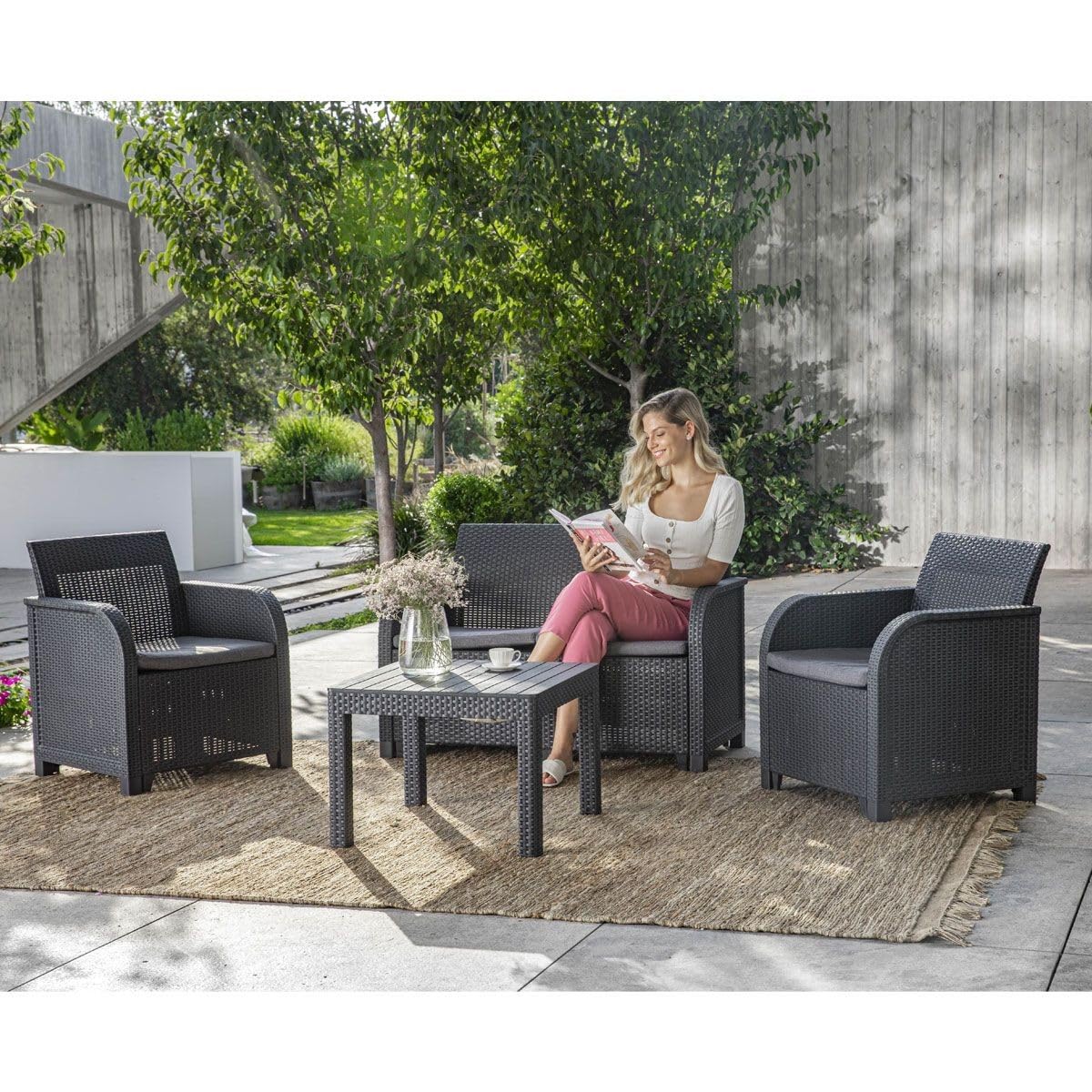 Keter Conjunto de Jardín Sanremo 2 sillones y sofá 2 plazas y Mesa Auxiliar | 62 x 130 x 64 cm, color gris, Resina imitación ratán Trenzado.