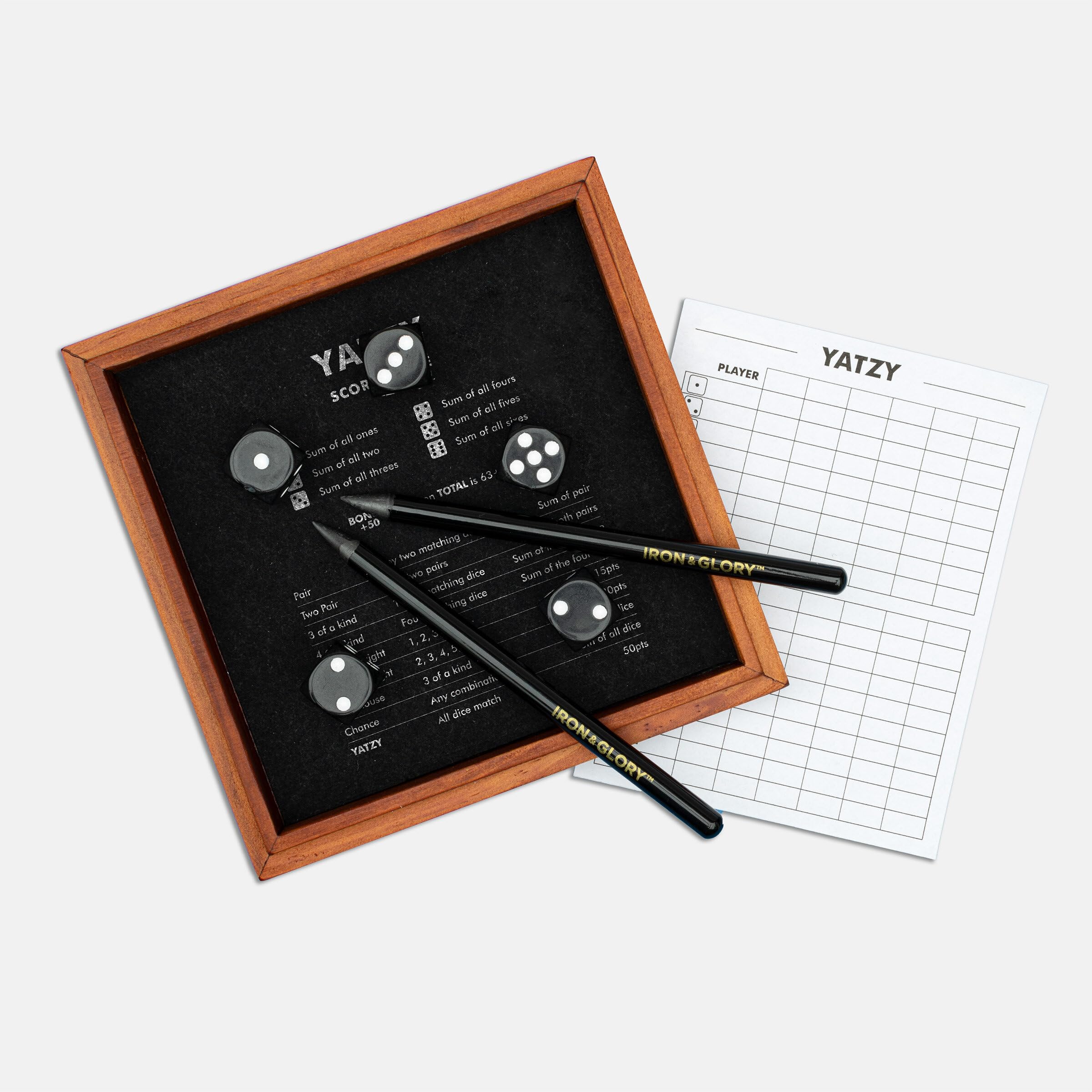 Iron & Glory - Giochi di dadi Yatzy | Giochi da tavolo in legno per la notte in famiglia | Decorazione per tavolini | Giochi da tavolo per famiglie per serate di giochi | Giochi per 4 giocatori e