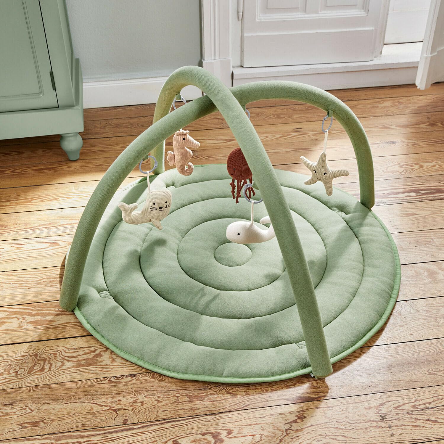 LOBERON Spielbogen Bubbilo - Fördert Greifen & Hören - Abnehmbare Figuren - Entwicklungsspielzeug - Spielmatte - Baumwolle - Fiberglas, grün/bunt | Fördert Greifen & Hören - Abnehmbare Figuren - Entwicklungsspielzeug - Spielmatte - Baumwolle - Fiberglas