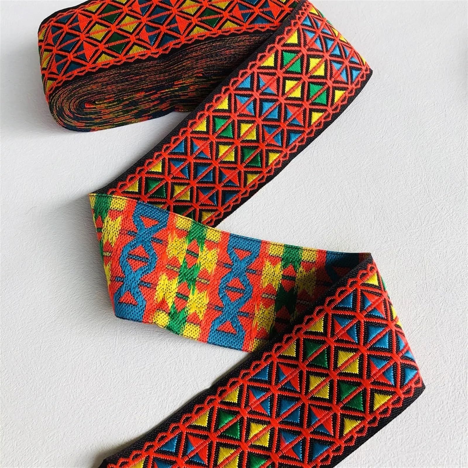 Cinta Bordada, Cinta de poliéster roja Tejida en Jacquard 10 Yardas/5 cm Ancho