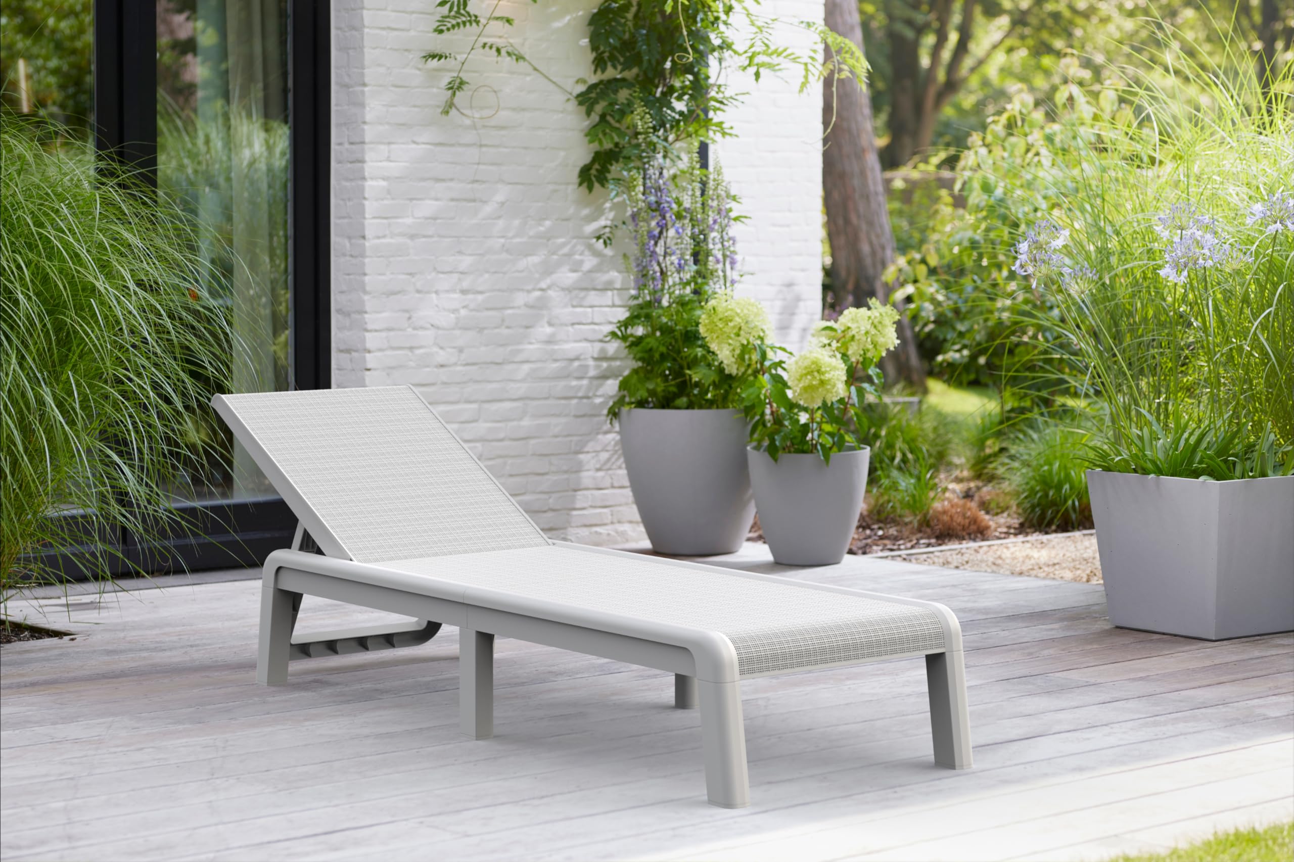 Keter Palma Lettino Prendisole Pieghevole da Esterno, Ideale per Giardino e Terrazzo, 187,5x58x29H cm, Colore Bianco