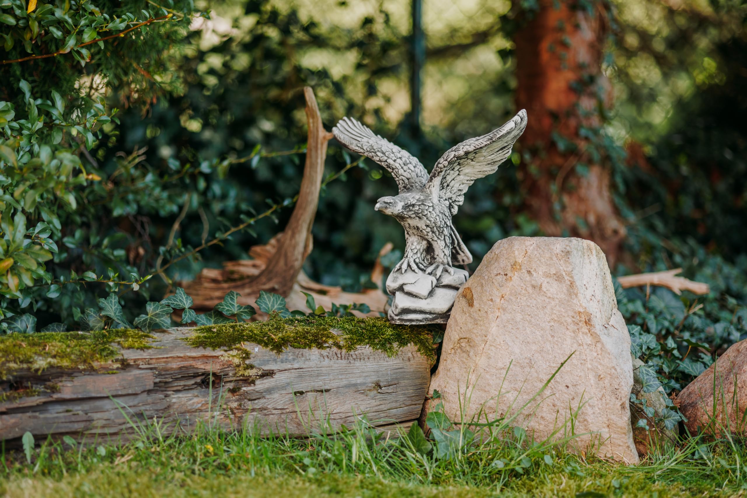gartendekoparadies.de Figurka orła z odlewu kamiennego, wysokość 32 cm, rozpiętość 35 cm, 4 kg, czarna patynowana, odporna na mróz