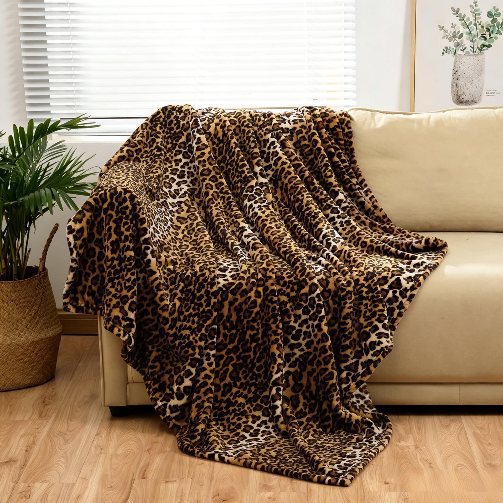 BNuitland Leopard Print Fleece Flannel Throw 50 x 40 Inch with Storage Bag 300 GSM Double Sided Lightweight for Bed Sofa Travel Super Soft Fluffy Blanket with