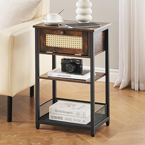 J-yaamiZz Mesa auxiliar con estación de carga, puertos USB y tomacorrientes, cajón y estante de almacenamiento de 2 niveles, mesa auxiliar para sala