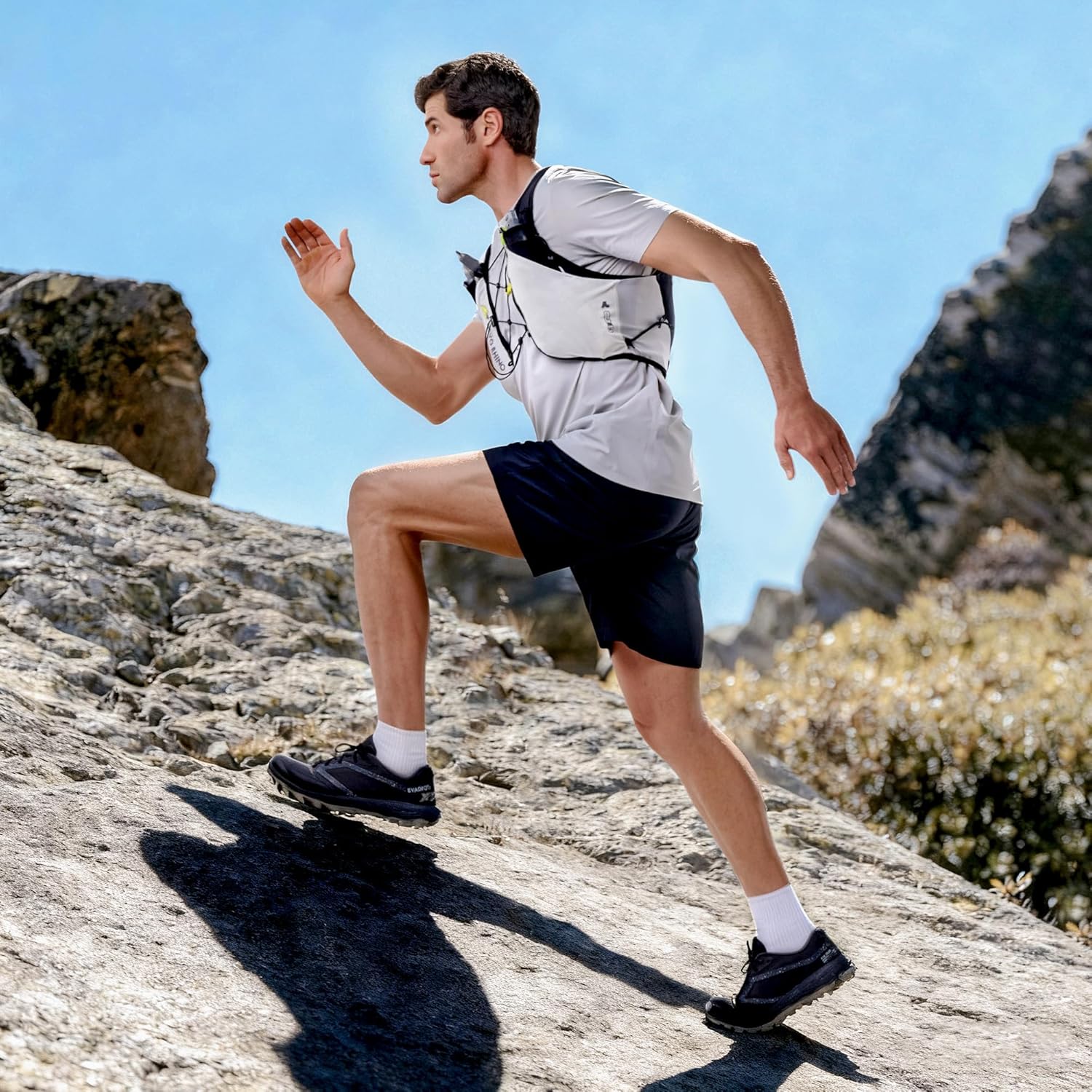 N NEVO RHINO 5L Running Vest for Men & Women - Hydration Vest with Dual 500ml Soft Flasks,Adjustable Chest Straps,Lightweight Water Backpack for Trail Running,Marathon,Hiking,Race