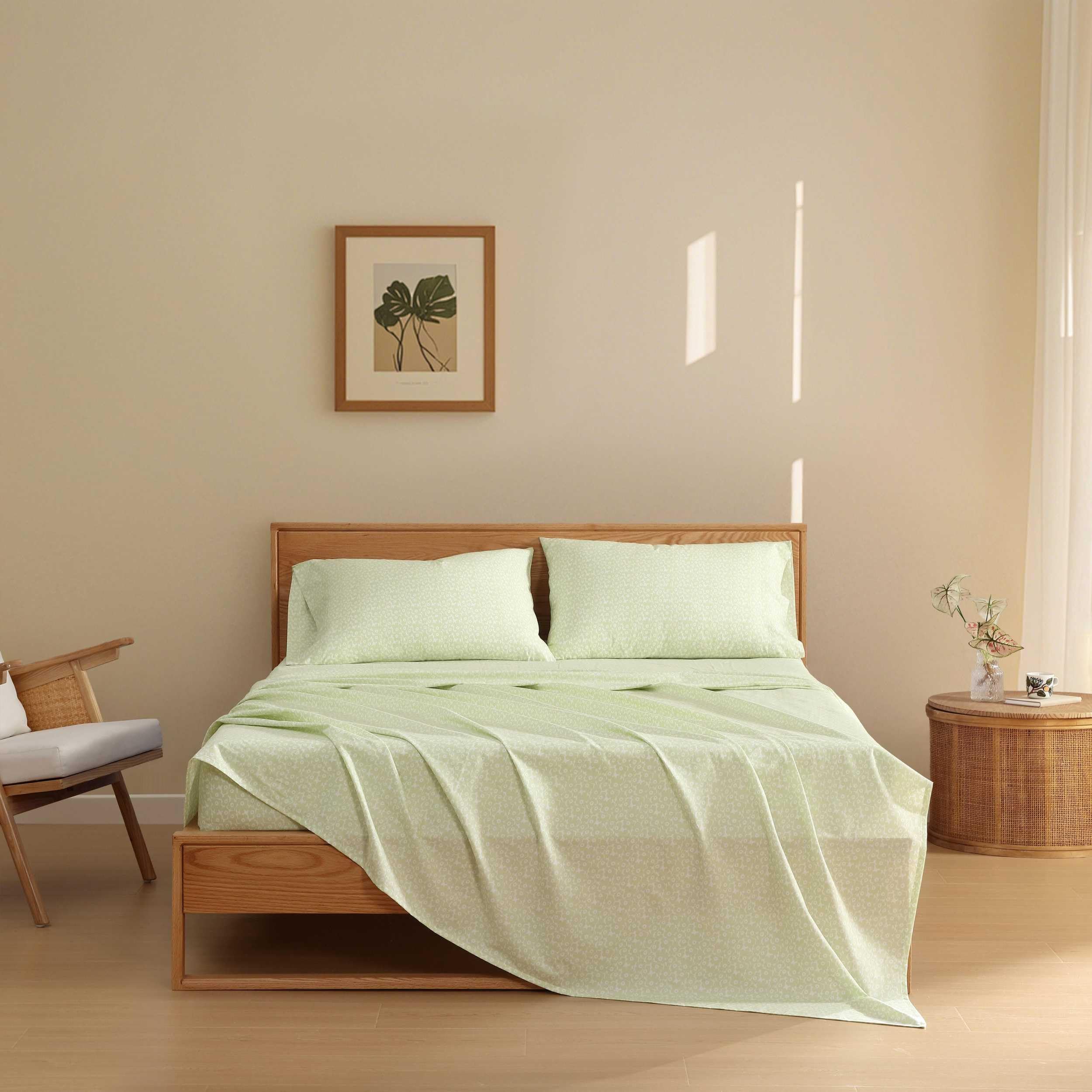 Marimekko - Queen Size Sheets Set, Crisp & Tailored Cooling Sheets with a Smooth Cotton Percale Feel - Bed Sheets with Matching Pillowcases & Fitted Sheet (Pikkuinen Unikko Green)