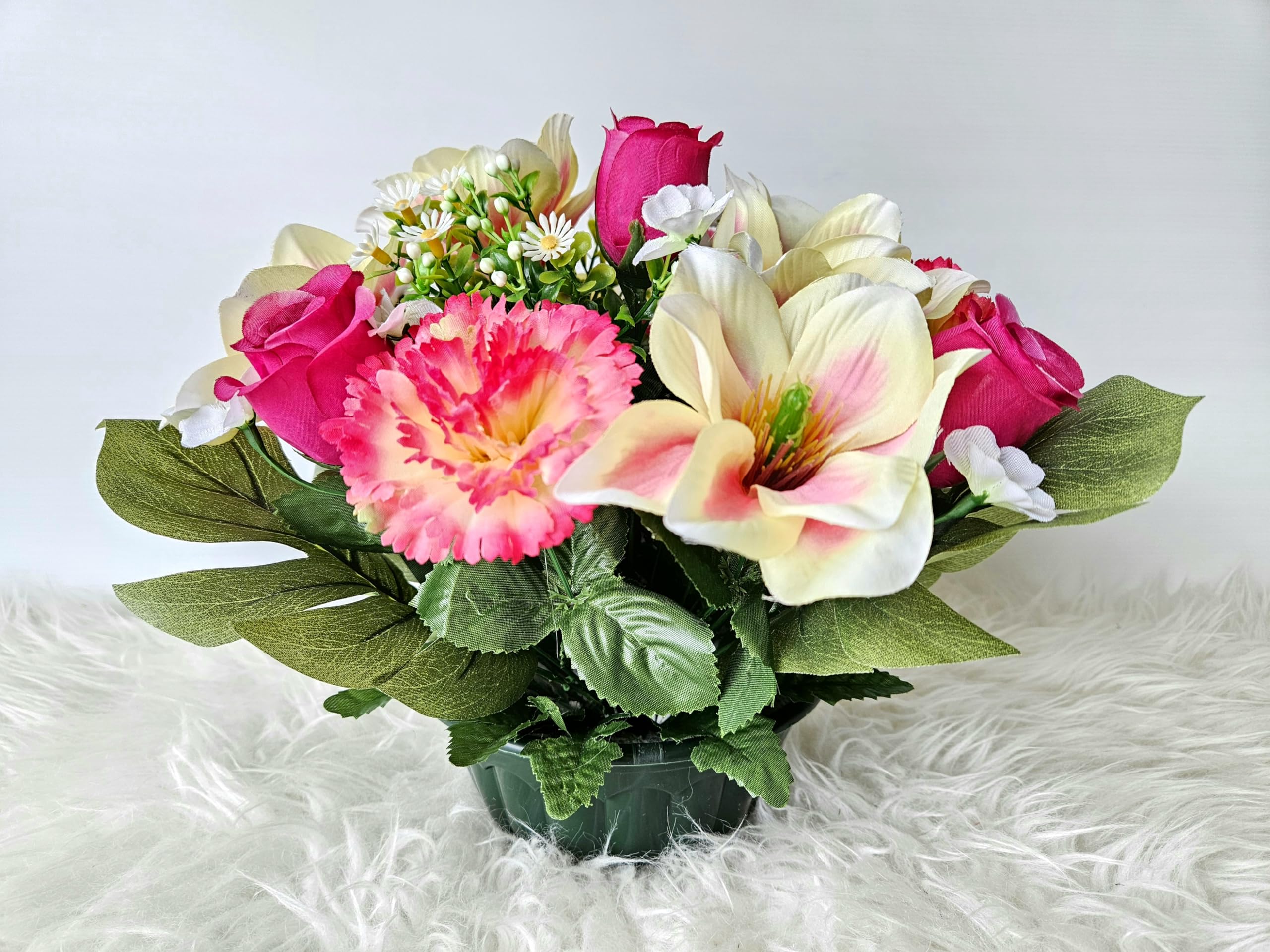 Composition de Fleurs Artificielles, Lesté Ciment pour Une Très Bonne Tenue à L' extérieur. Réalisé par Nos Soins, Fleurs de Qualité.